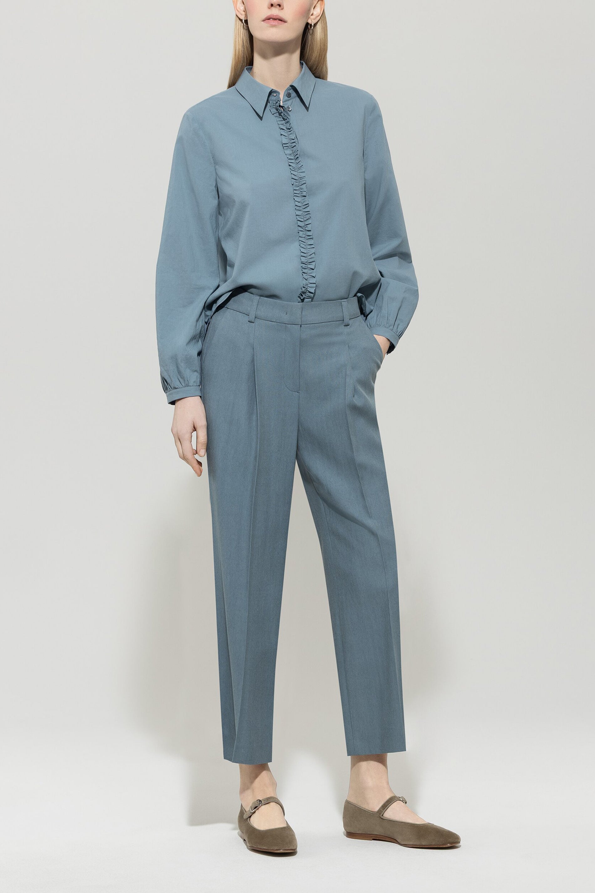 Bluse aus Baumwoll-Voile - greyish blue - Standard | Model Front