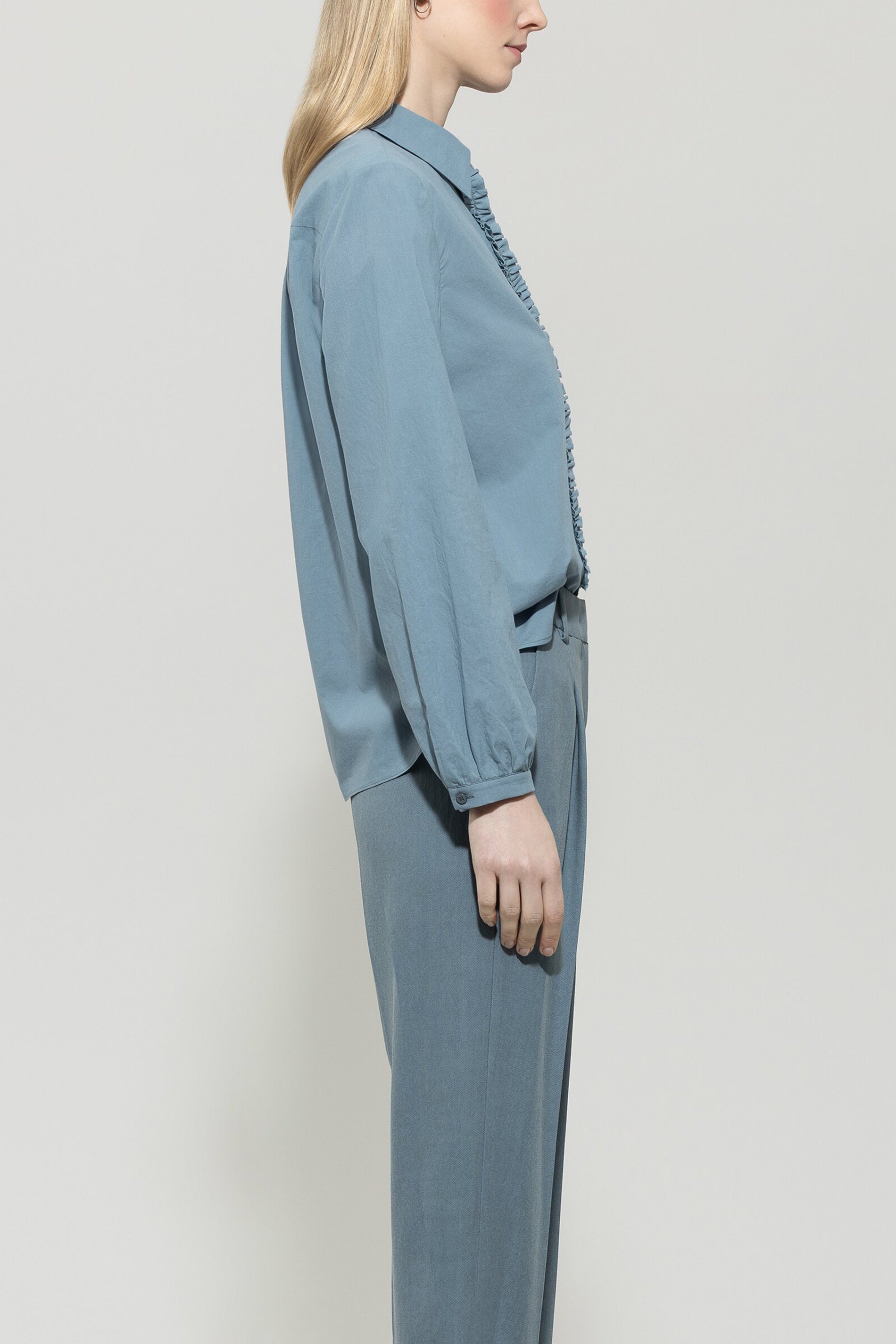 Bluse aus Baumwoll-Voile - greyish blue - Standard | Model Seite