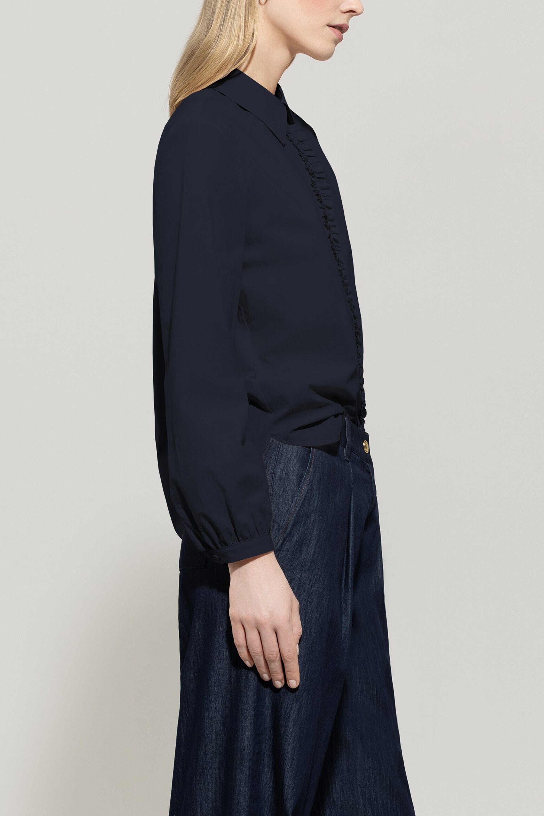 Bluse aus Baumwoll-Voile - dark blue - Standard | Model Seite