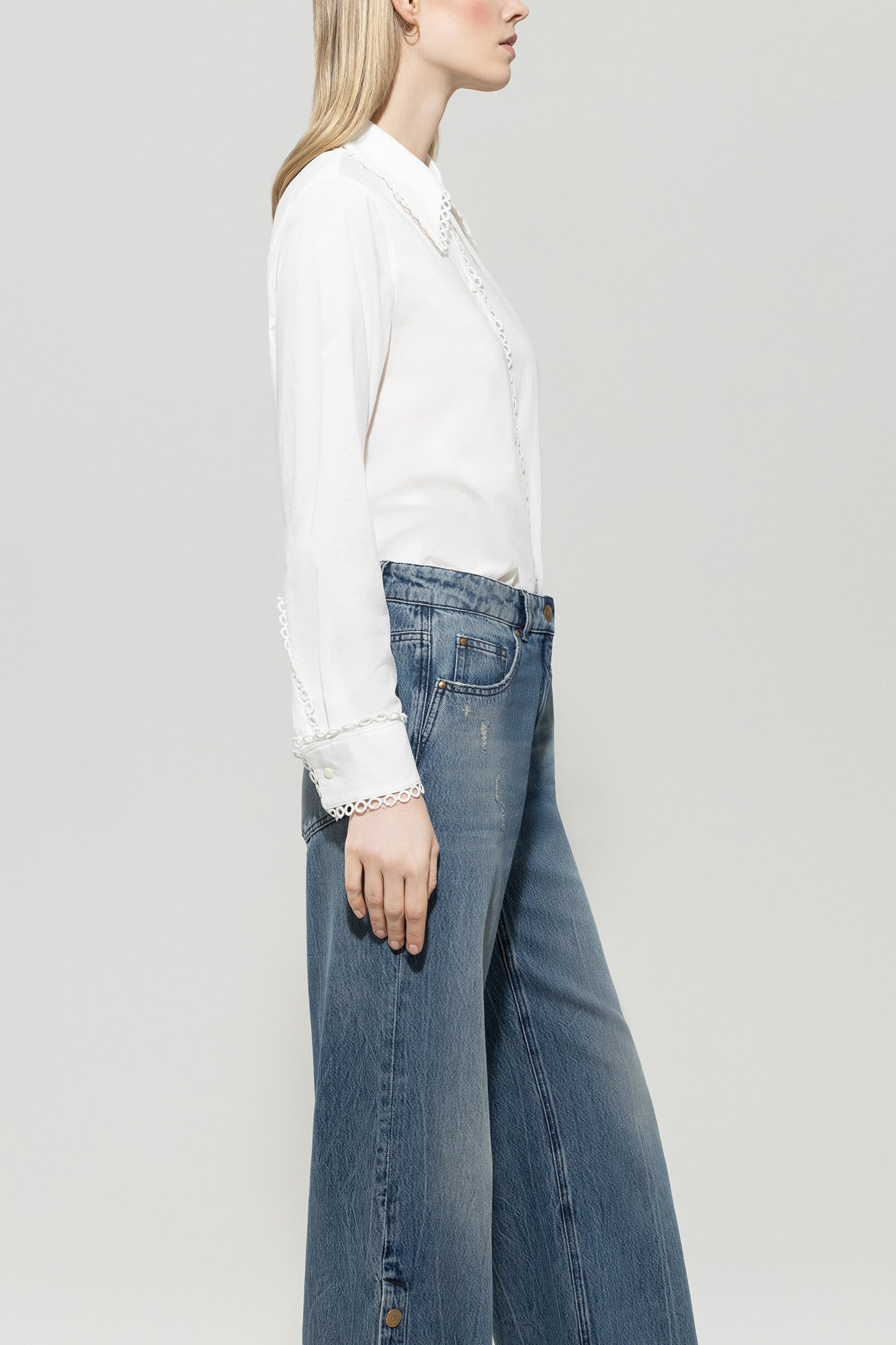 Hemdbluse aus Baumwoll-Voile - off white - Standard | Model Seite