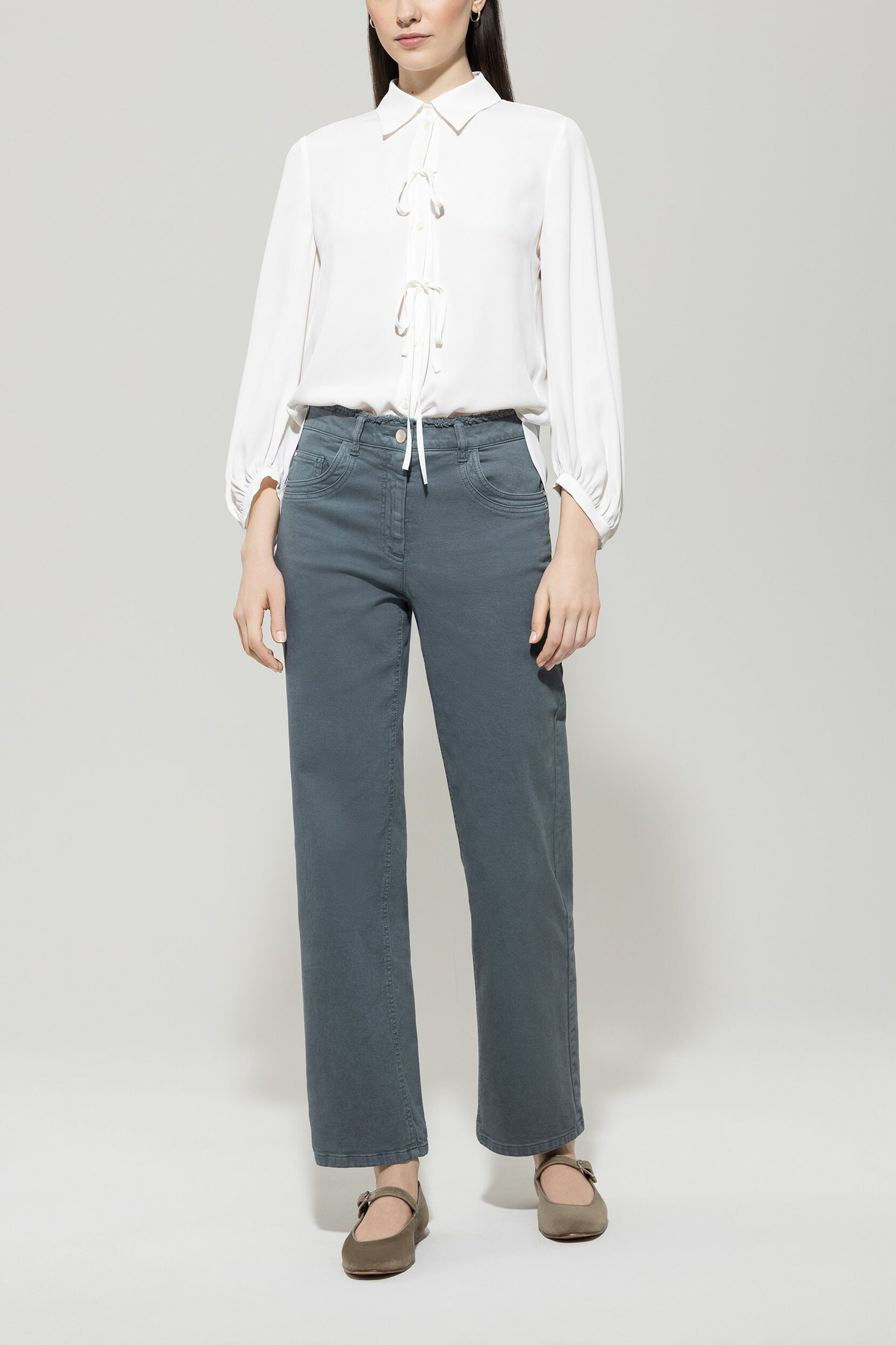 Bluse aus Seiden-Mix - off white - Standard | Model Front