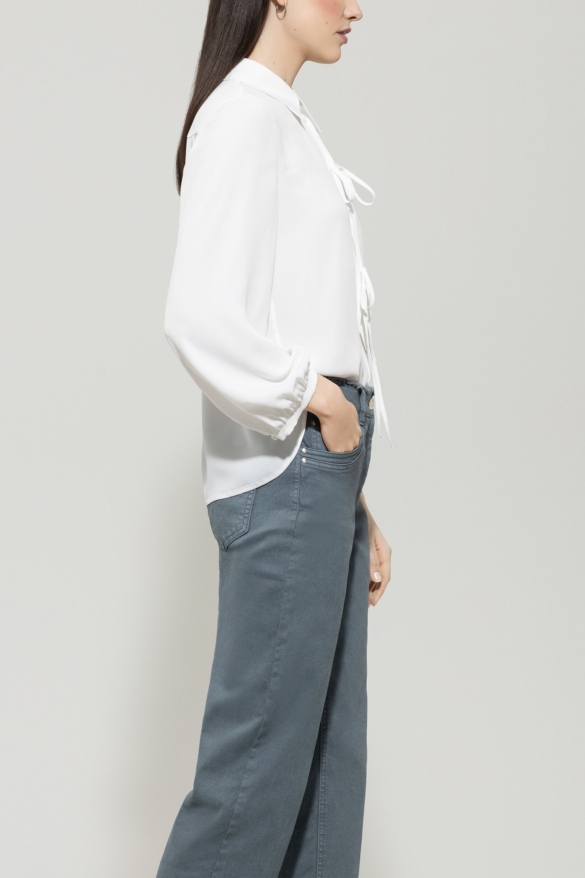 Bluse aus Seiden-Mix - off white - Standard | Model Seite