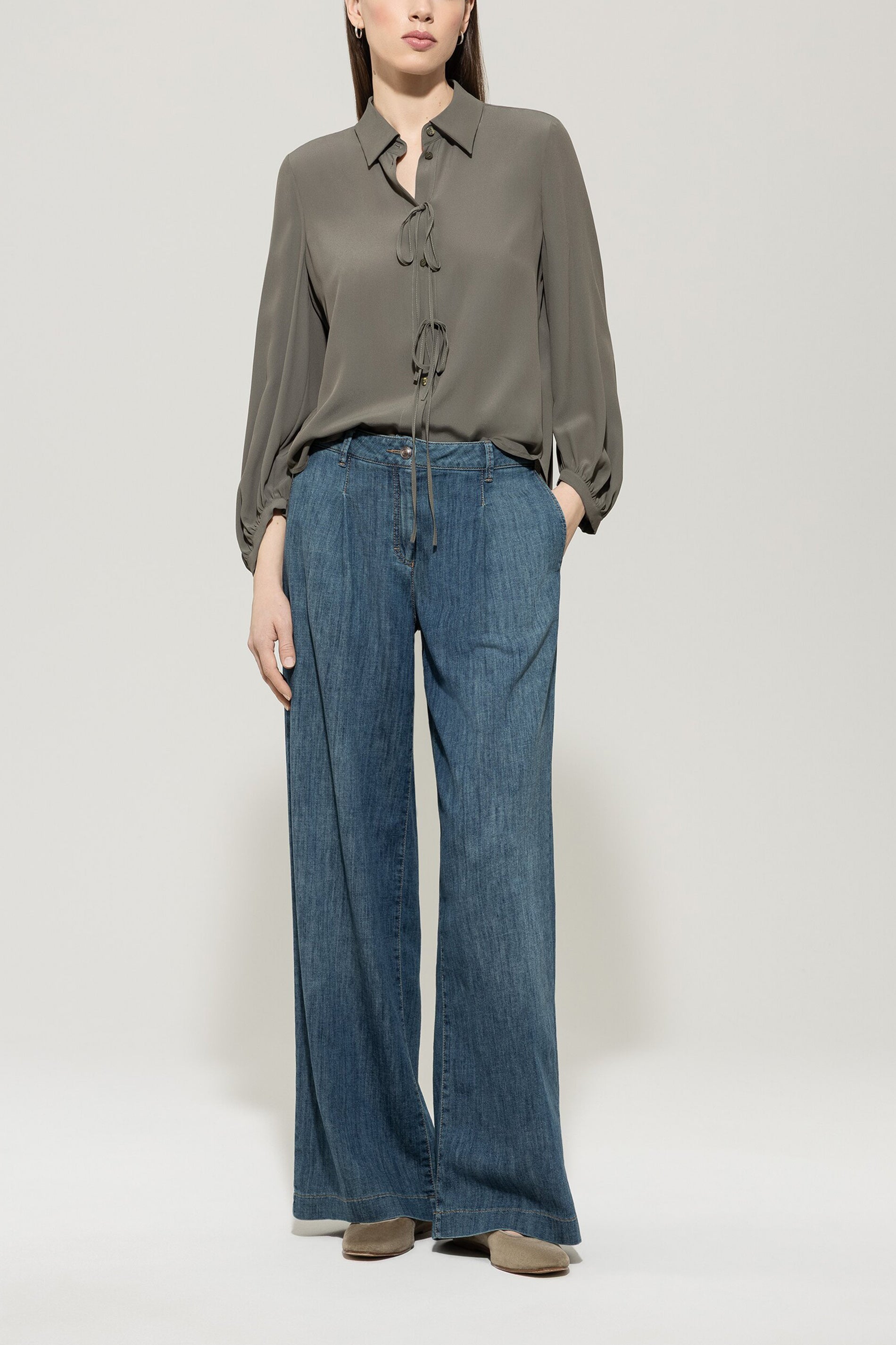 Bluse aus Seiden-Mix - cool khaki - Standard | Model Front