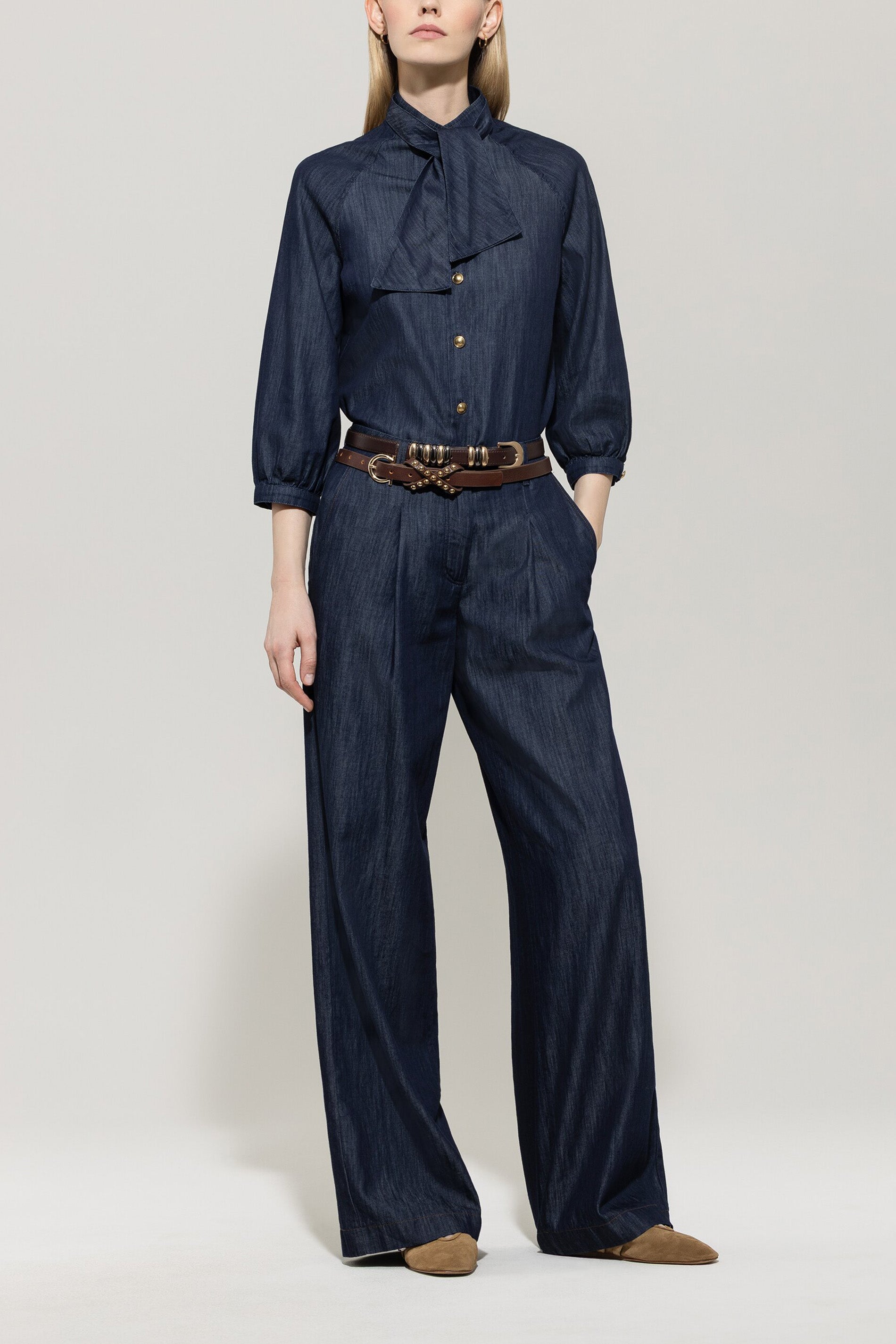 Denim-Bluse mit Schluppe - denim blue - Standard | Model Front