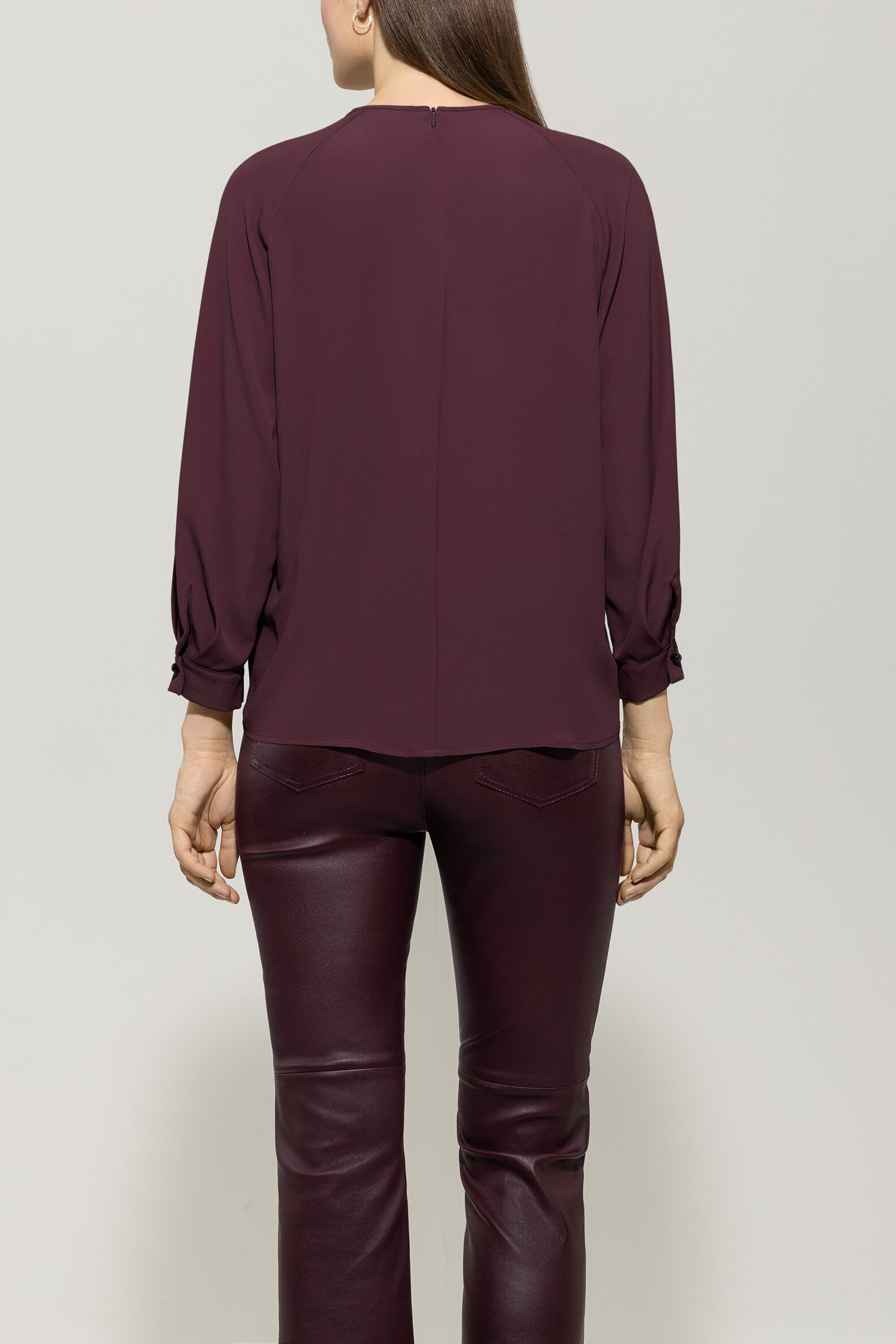Blusenshirt aus Seiden-Mix - burgundy - Standard | Model Rück