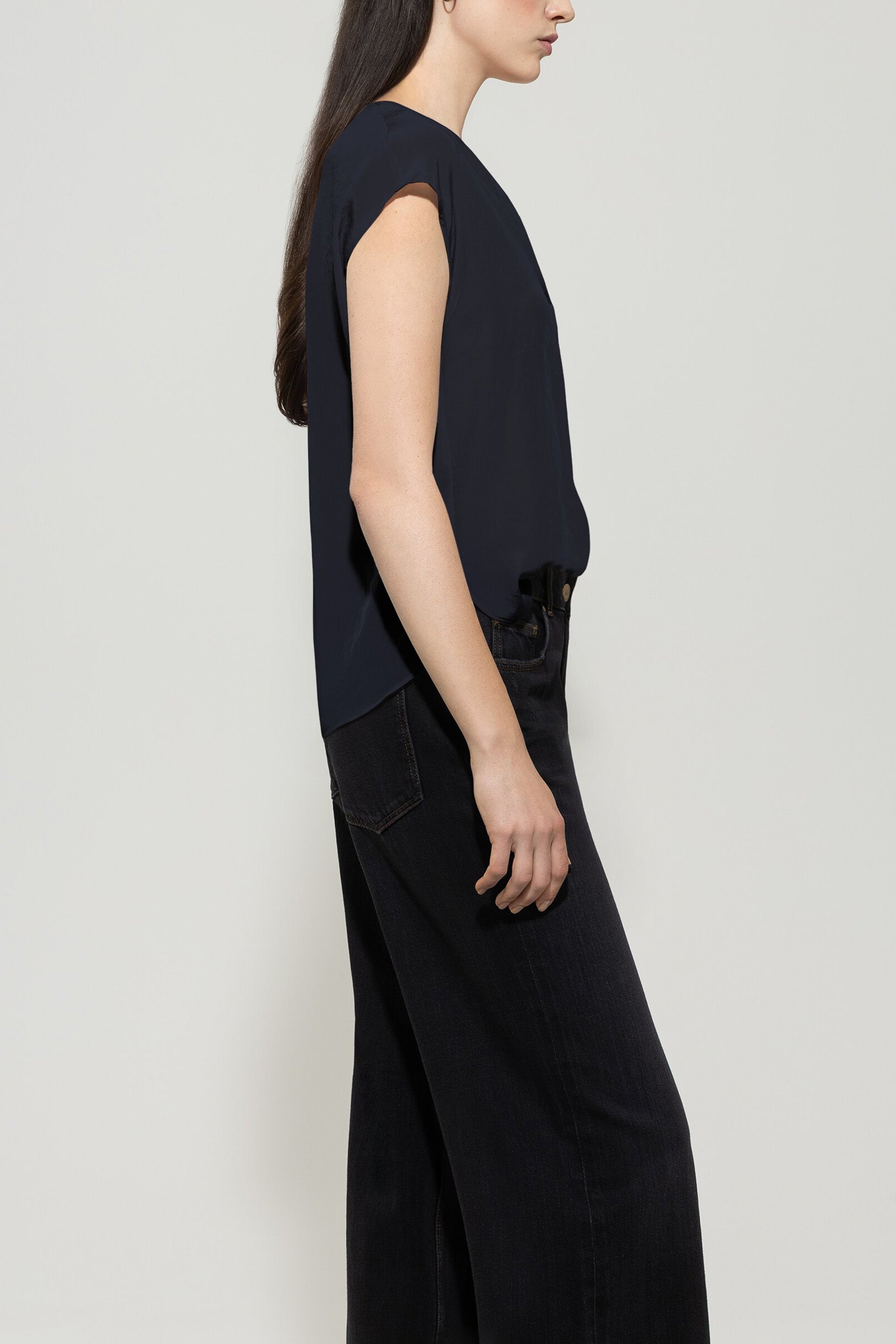 Fließendes Blusentop - dark blue - Standard | Model Seite