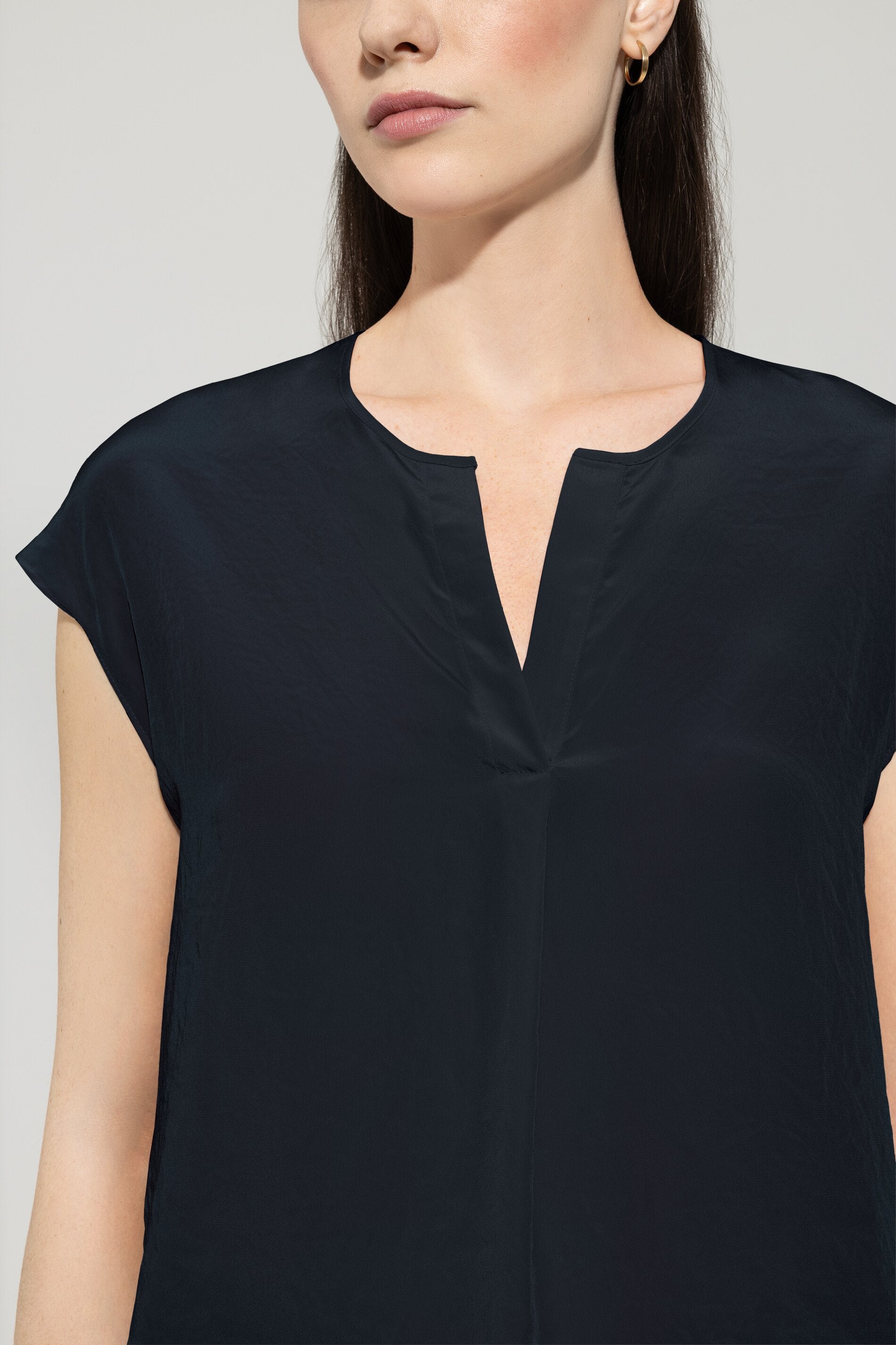 Fließendes Blusentop - dark blue - Standard | Model Detail