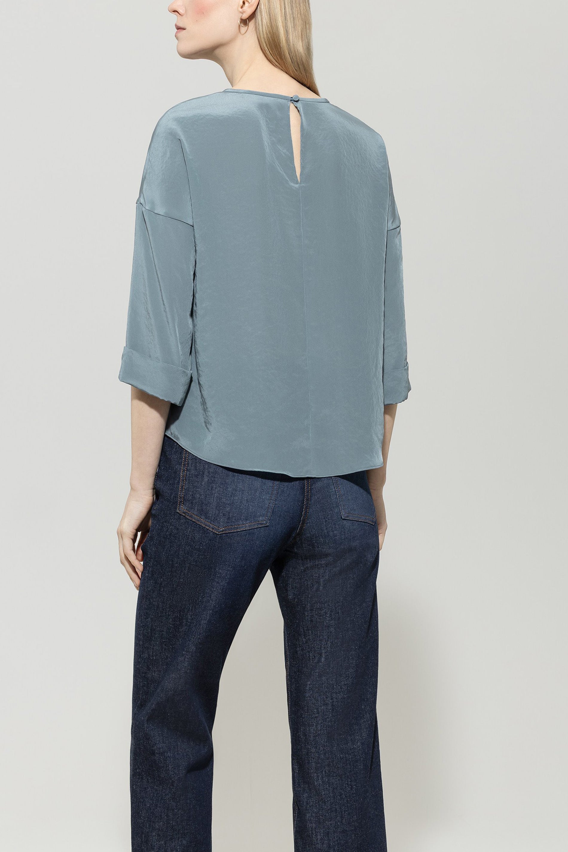 Fließendes Blusenshirt - greyish blue - Standard | Model Rück