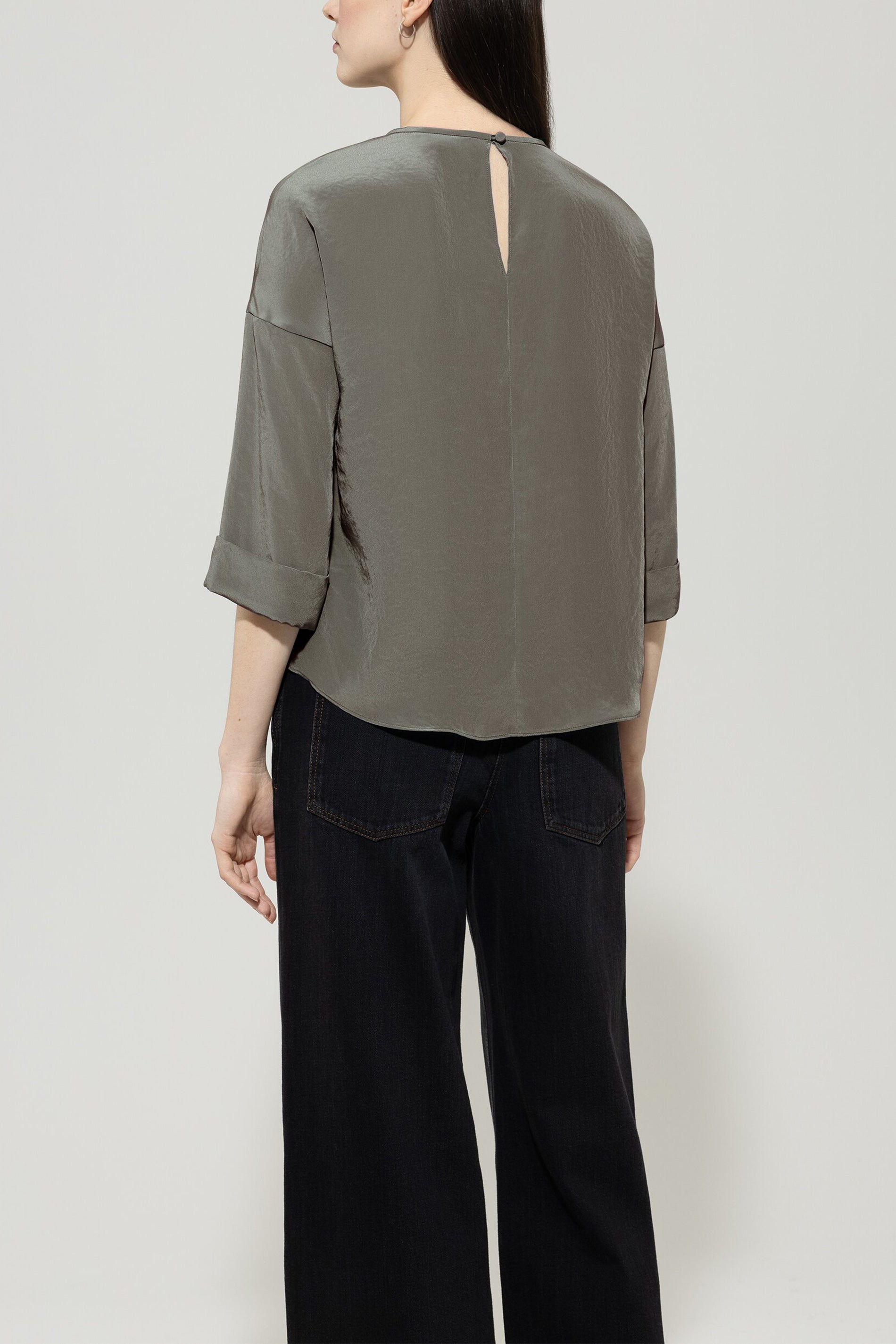 Fließendes Blusenshirt - cool khaki - Standard | Model Rück