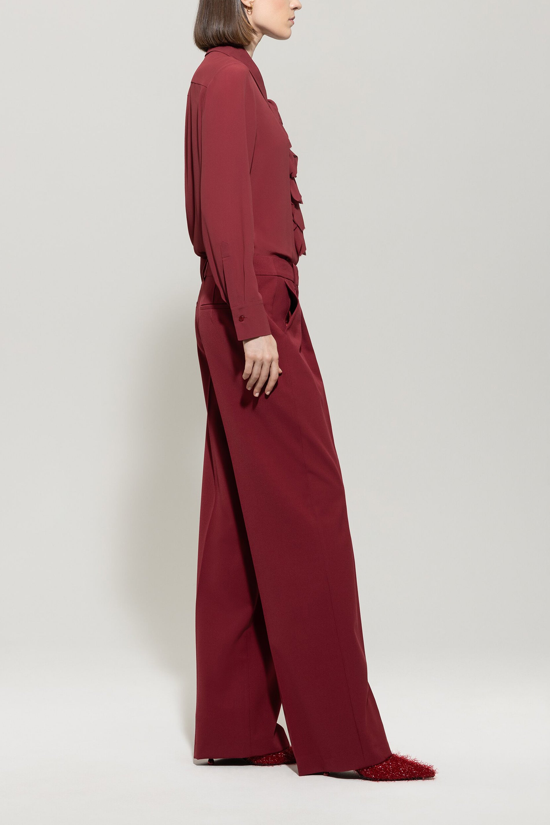 Rüschenbluse aus Seiden-Mix - berry red - Standard | Model Seite