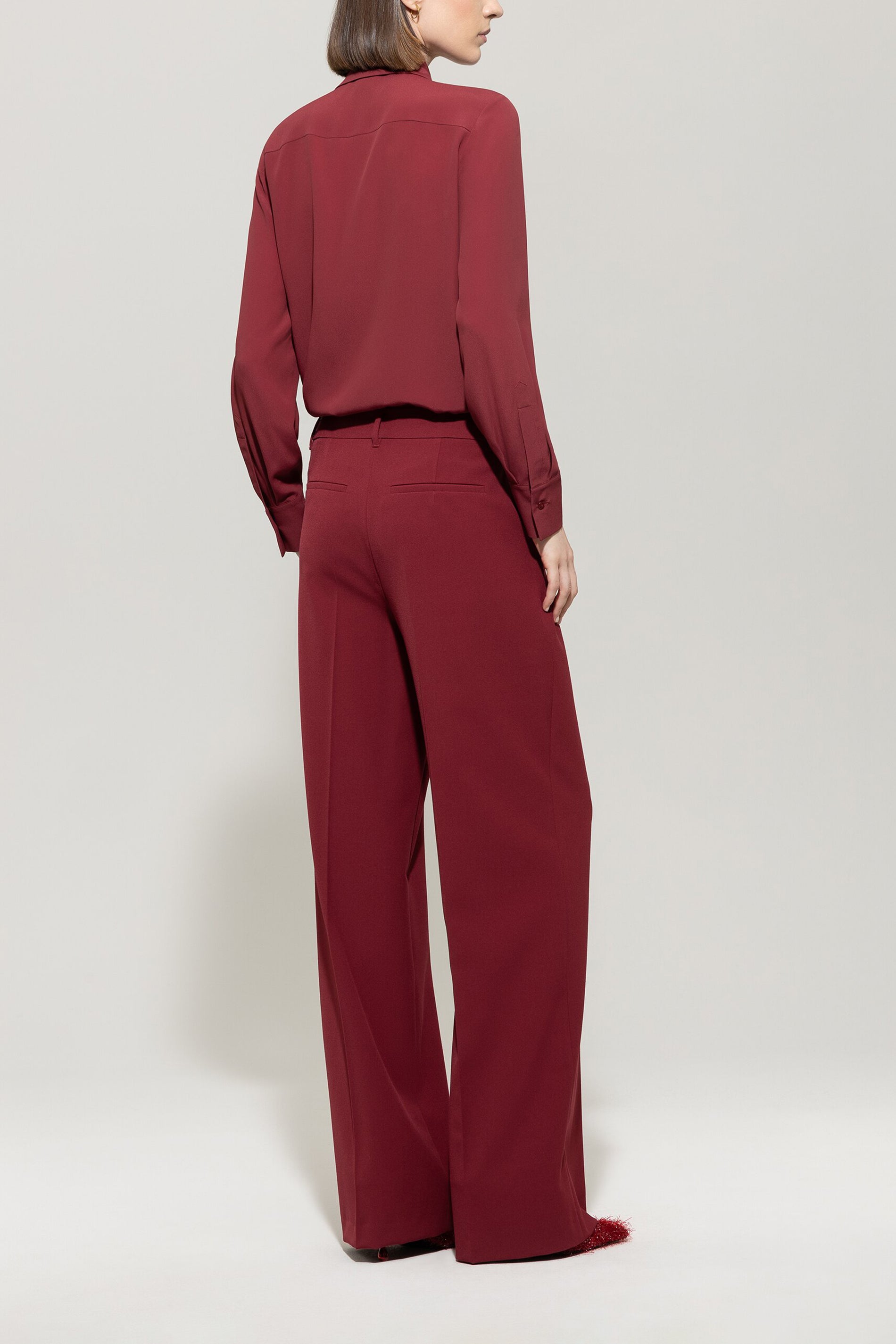 Rüschenbluse aus Seiden-Mix - berry red - Standard | Model Rück