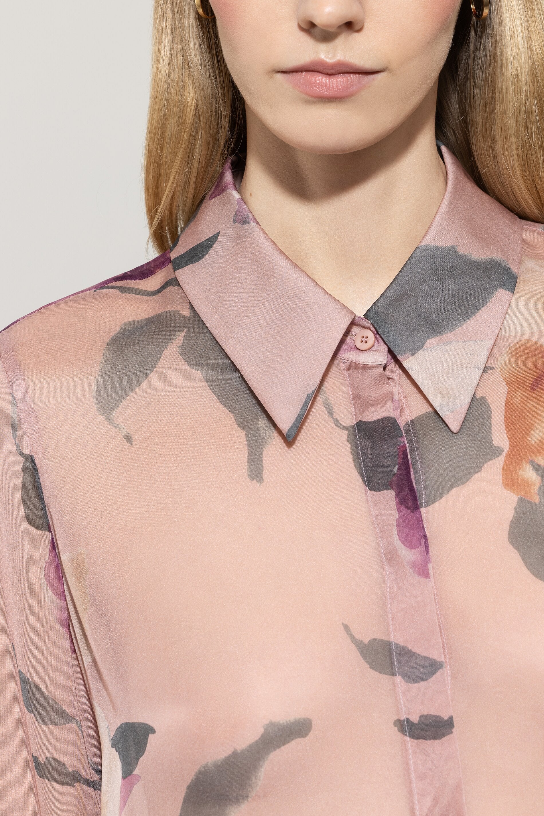 Seidenbluse mit Flower-Print - multi - Standard | Model Detail