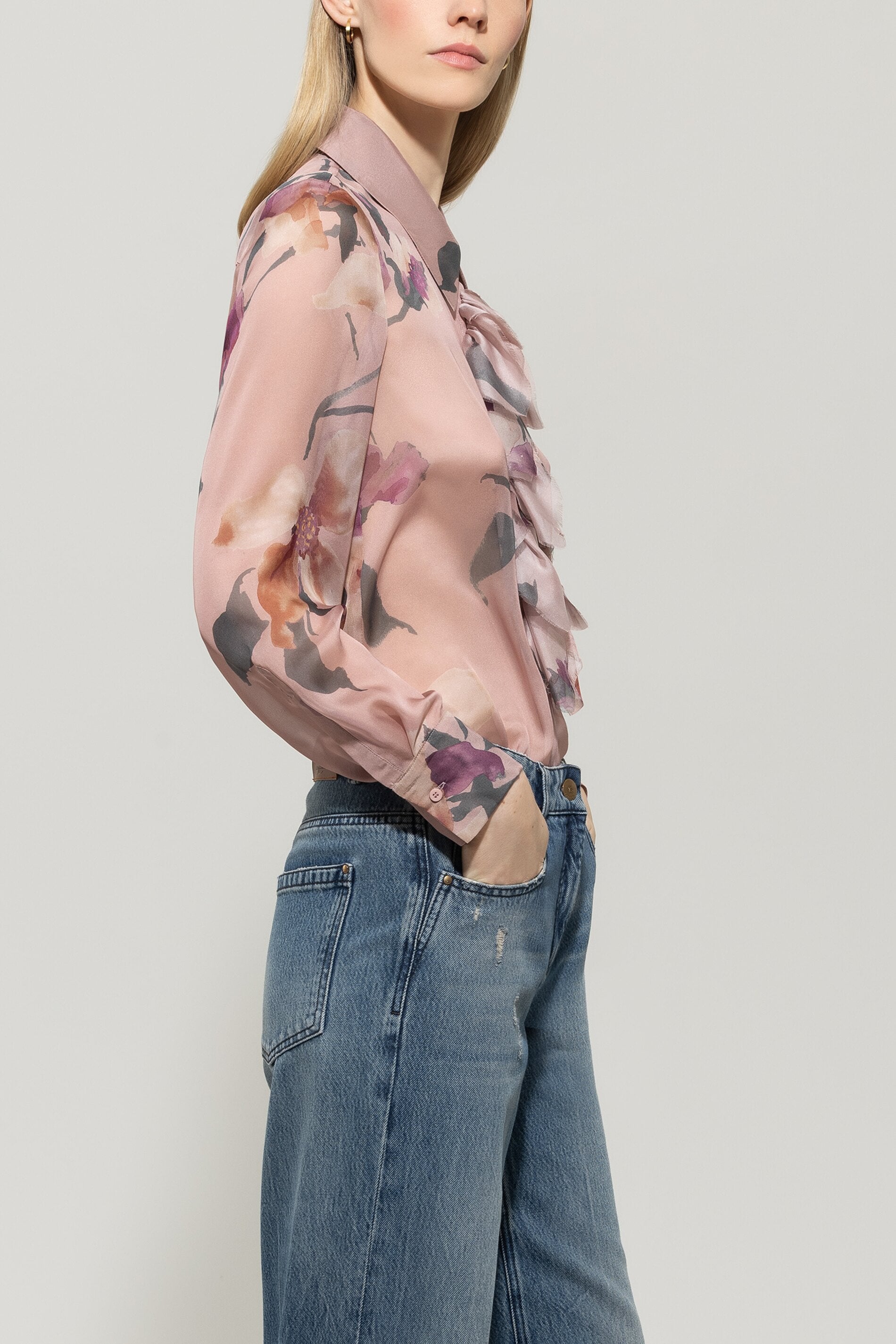 Seidenbluse mit Flower-Print - multi - mit Rüsche | Model Seite