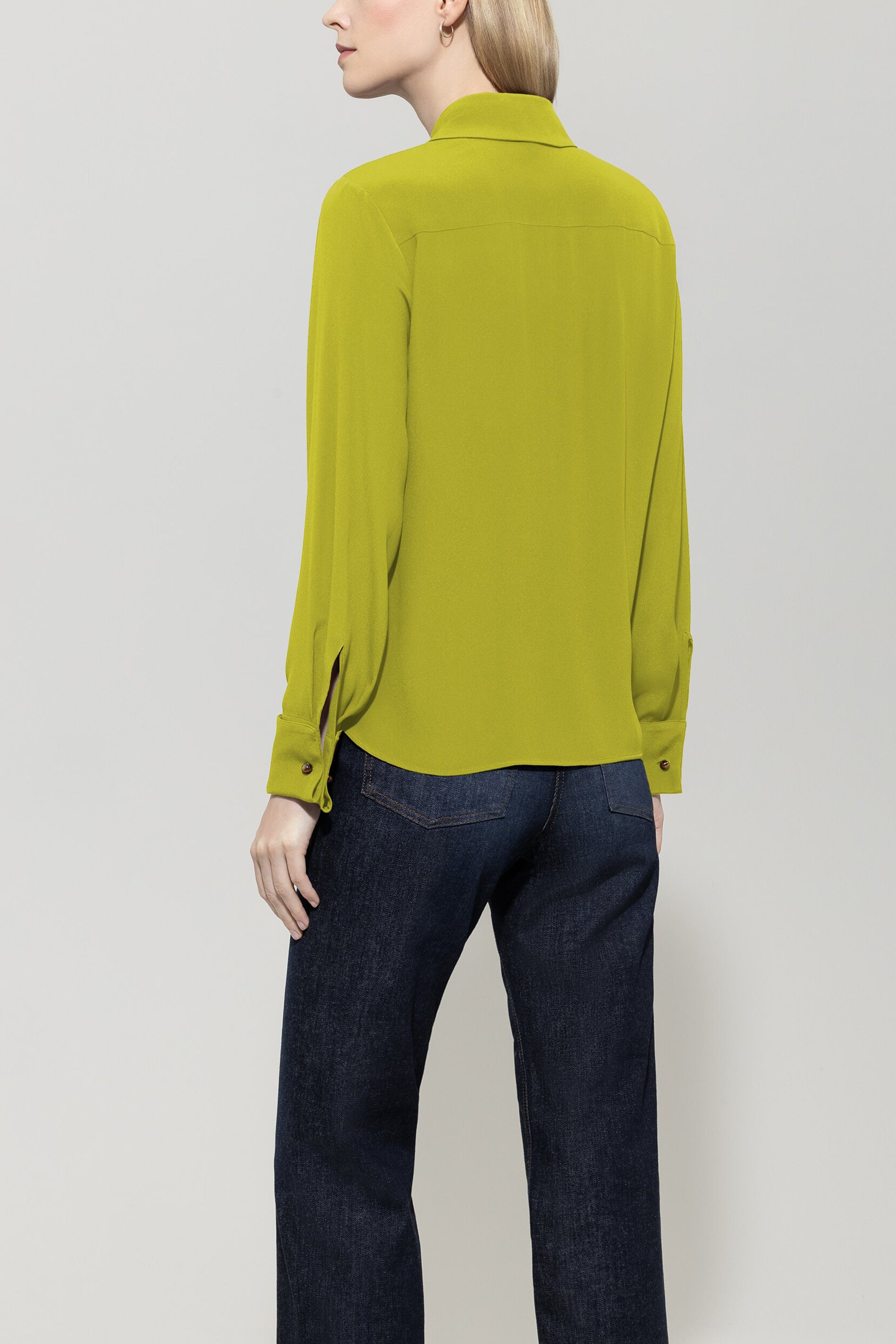 Hemdbluse aus Seiden-Mix - acid green - Standard | Model Rück