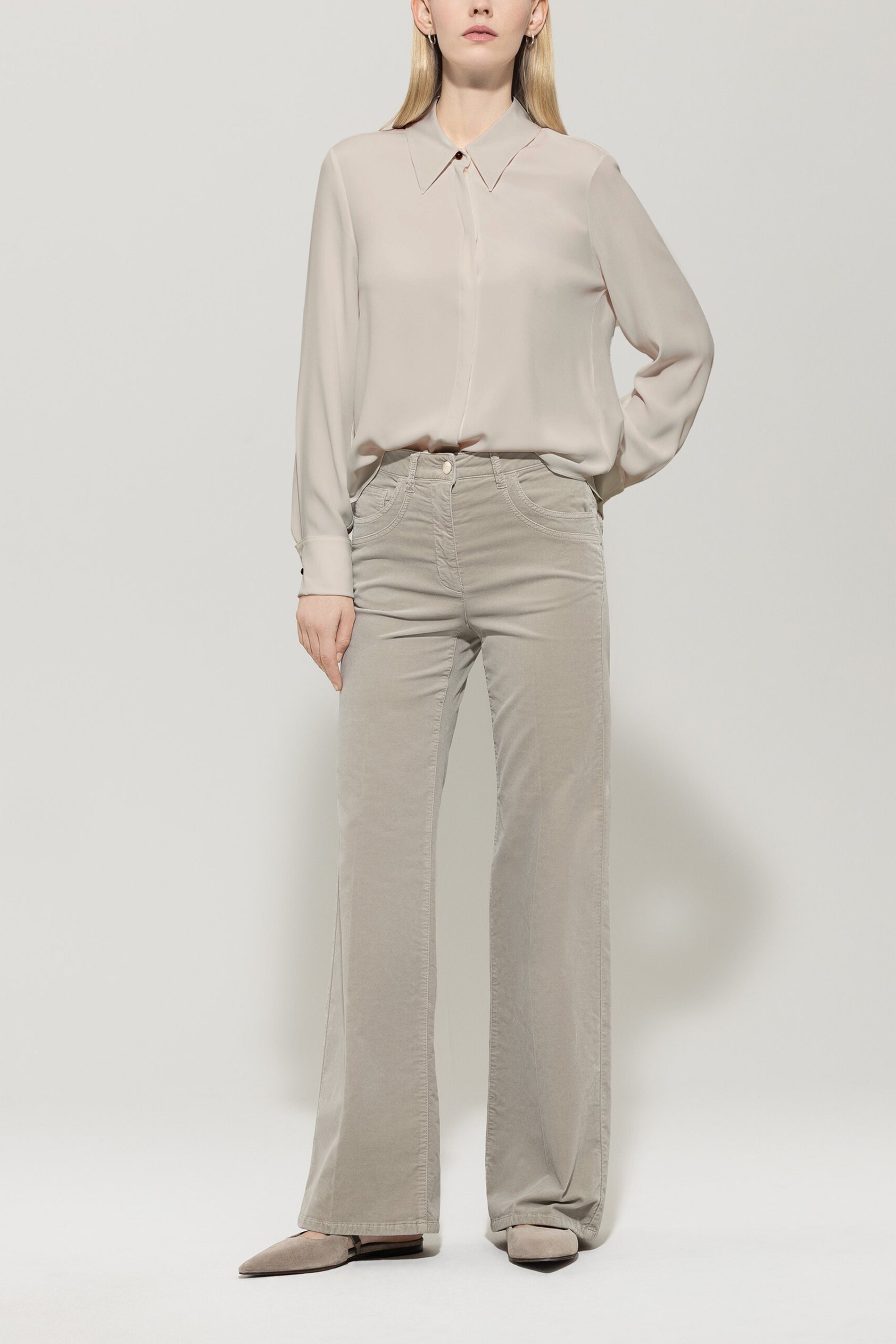 Hemdbluse aus Seiden-Mix - oyster - Standard | Model Front