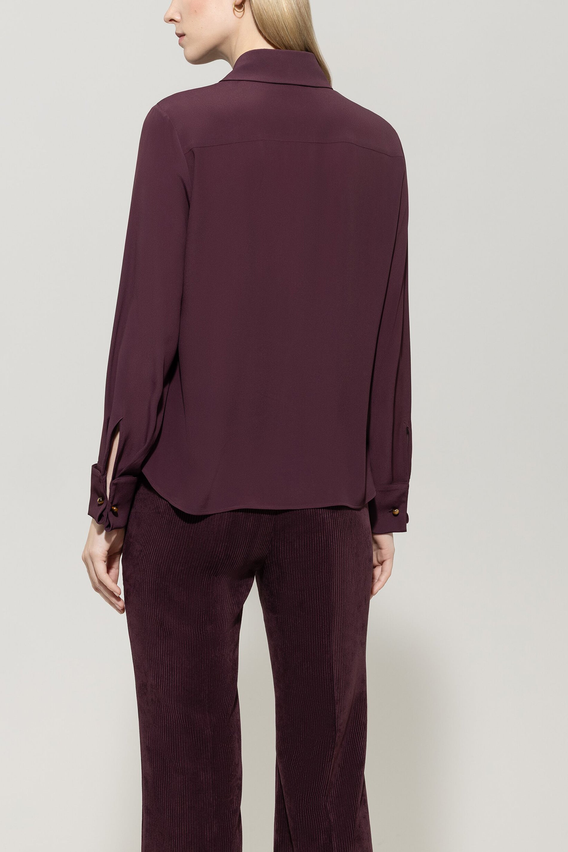 Hemdbluse aus Seiden-Mix - burgundy - Standard | Model Rück