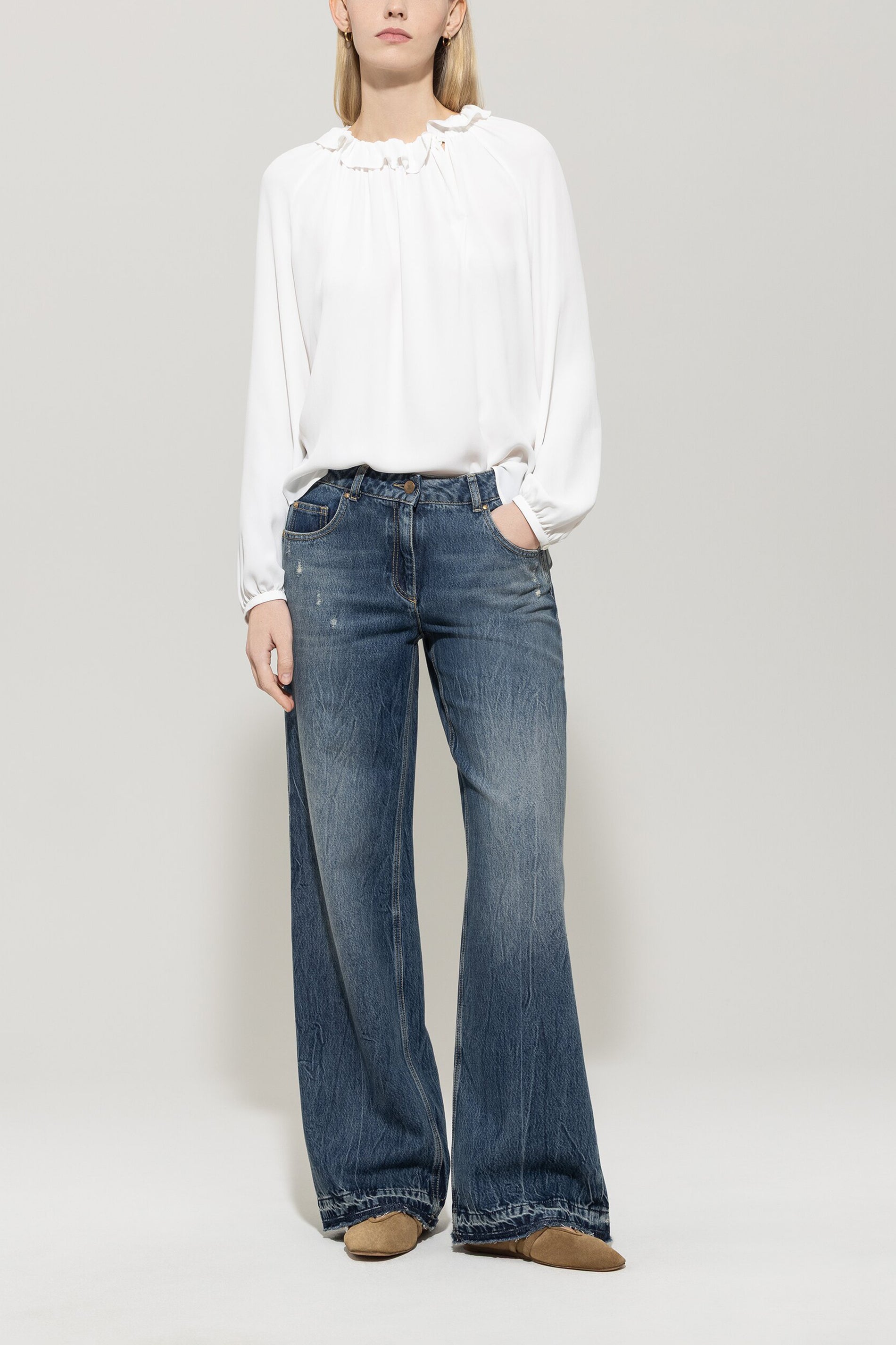 Rüschenbluse aus Seiden-Mix - off white - Standard | Model Front