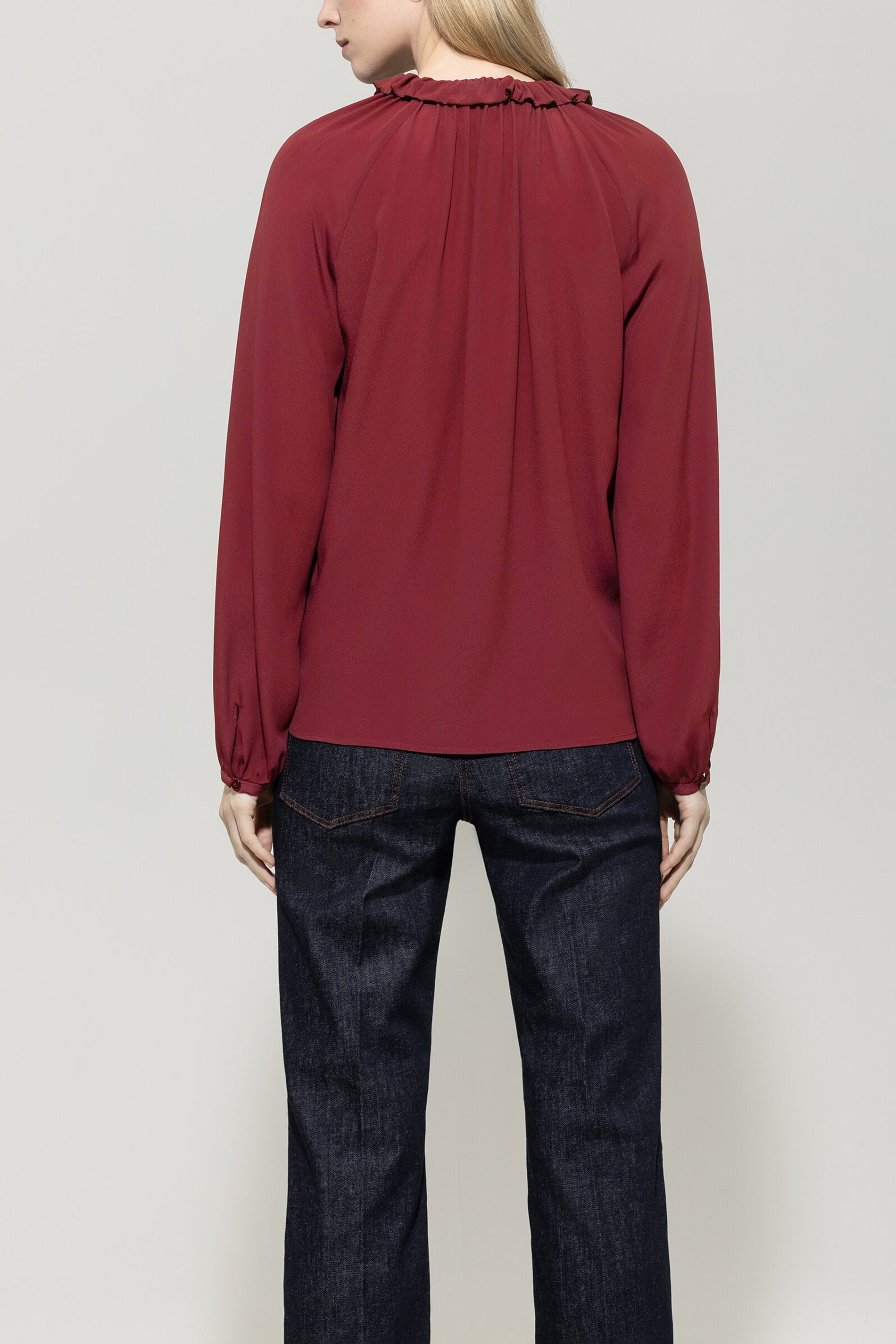 Rüschenbluse aus Seiden-Mix - berry red - Standard | Model Rück