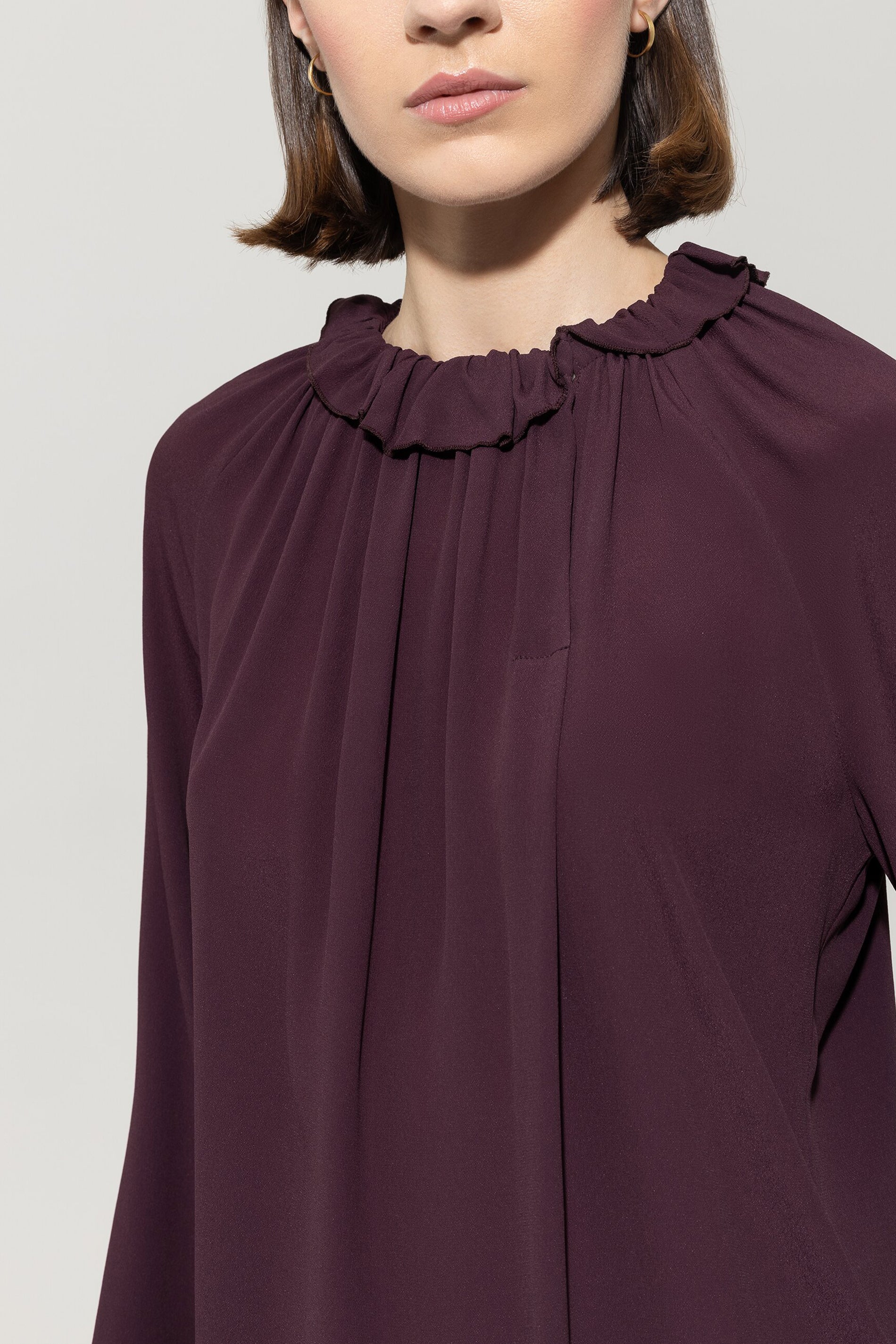 Rüschenbluse aus Seiden-Mix - burgundy - Standard | Model Detail