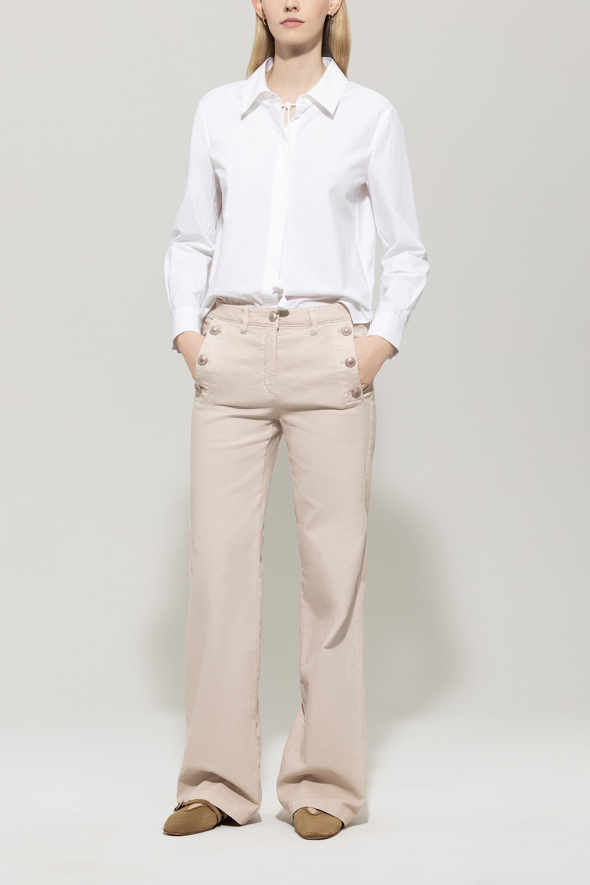 Hemdbluse mit Bindebanddetail - bleached white - Standard | Model Front