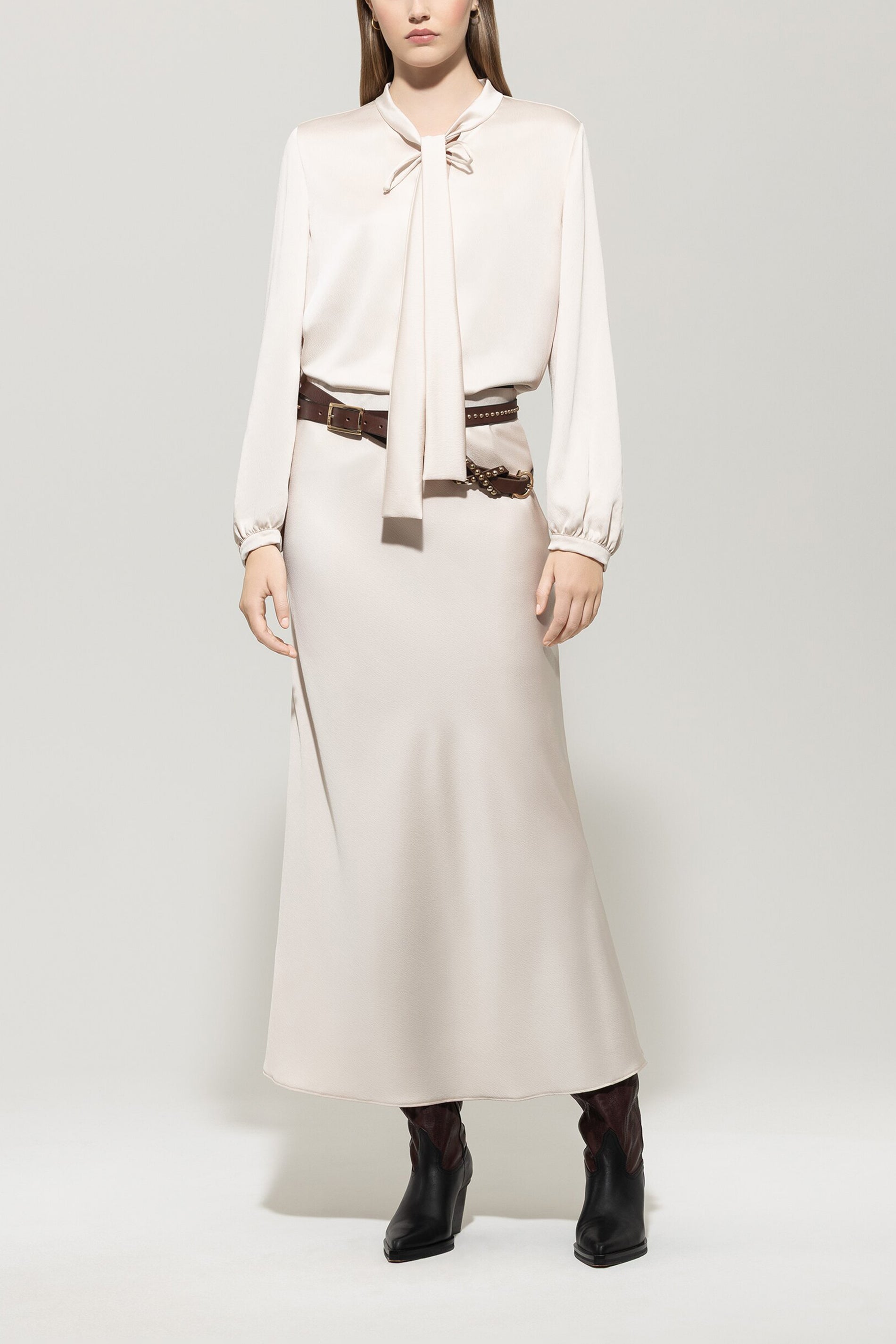 Bluse mit Schluppendetails - silky cream - Standard | Model Front