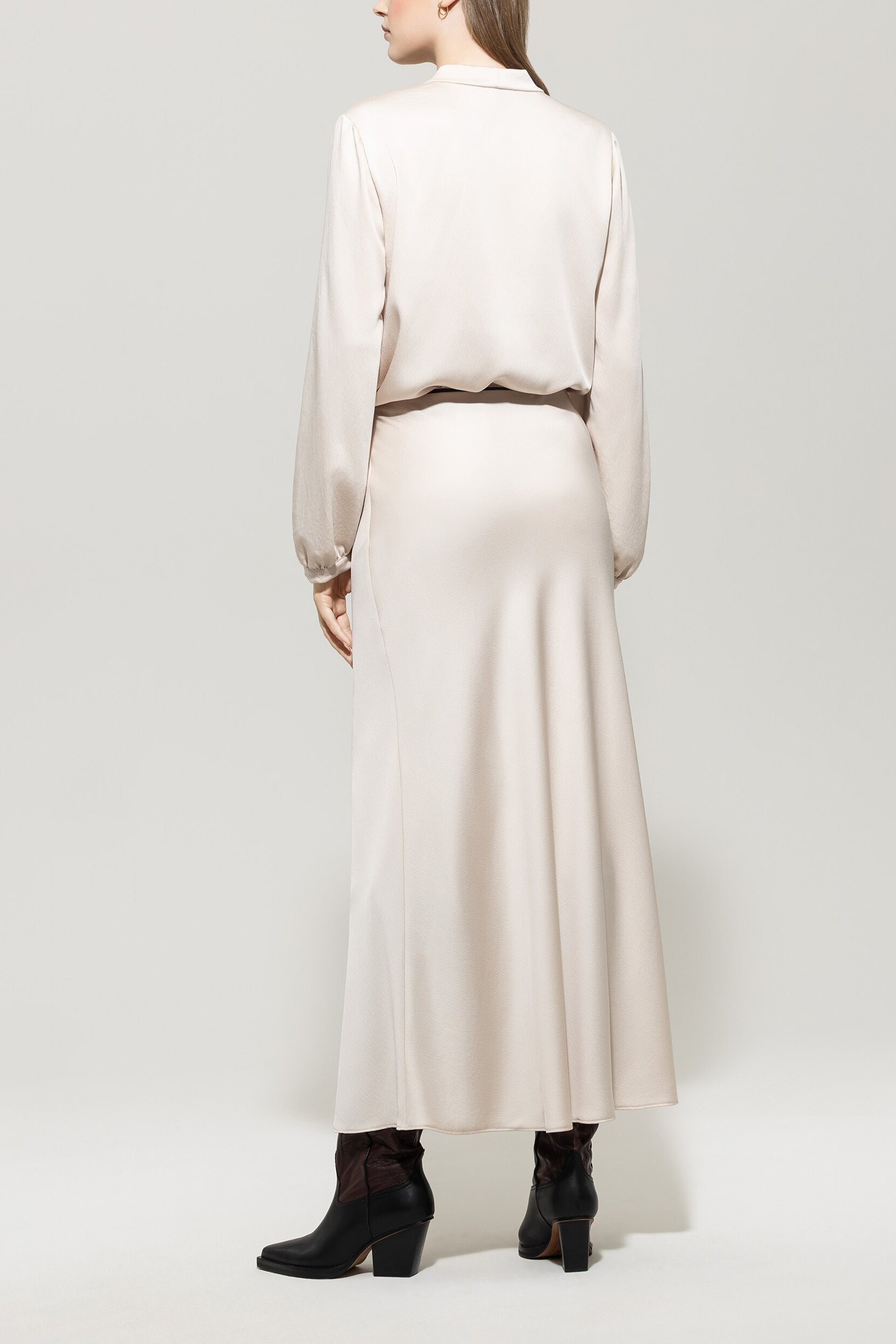 Bluse mit Schluppendetails - silky cream - Standard | Model Rück