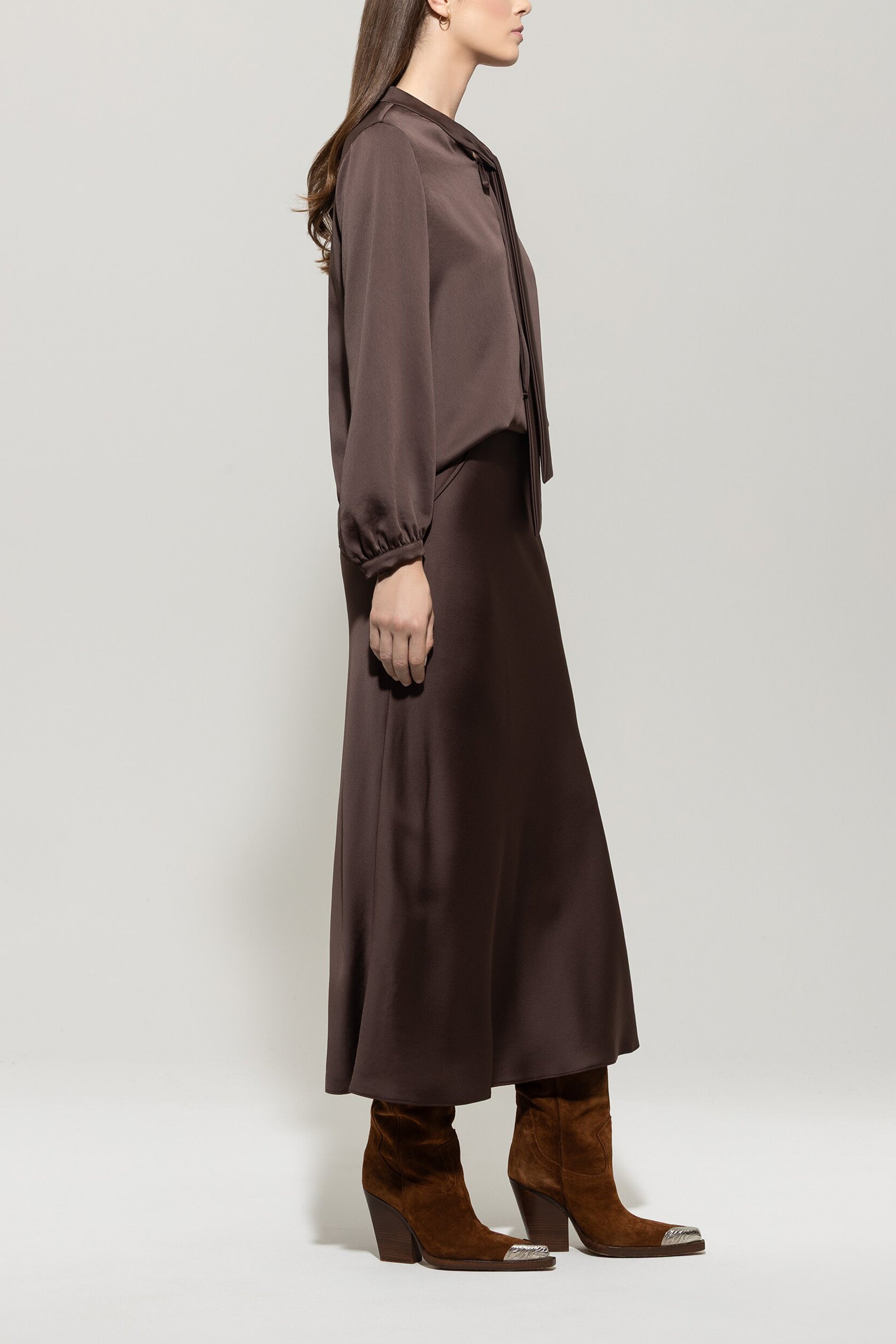 Bluse mit Schluppendetails - espresso - Standard | Model Seite