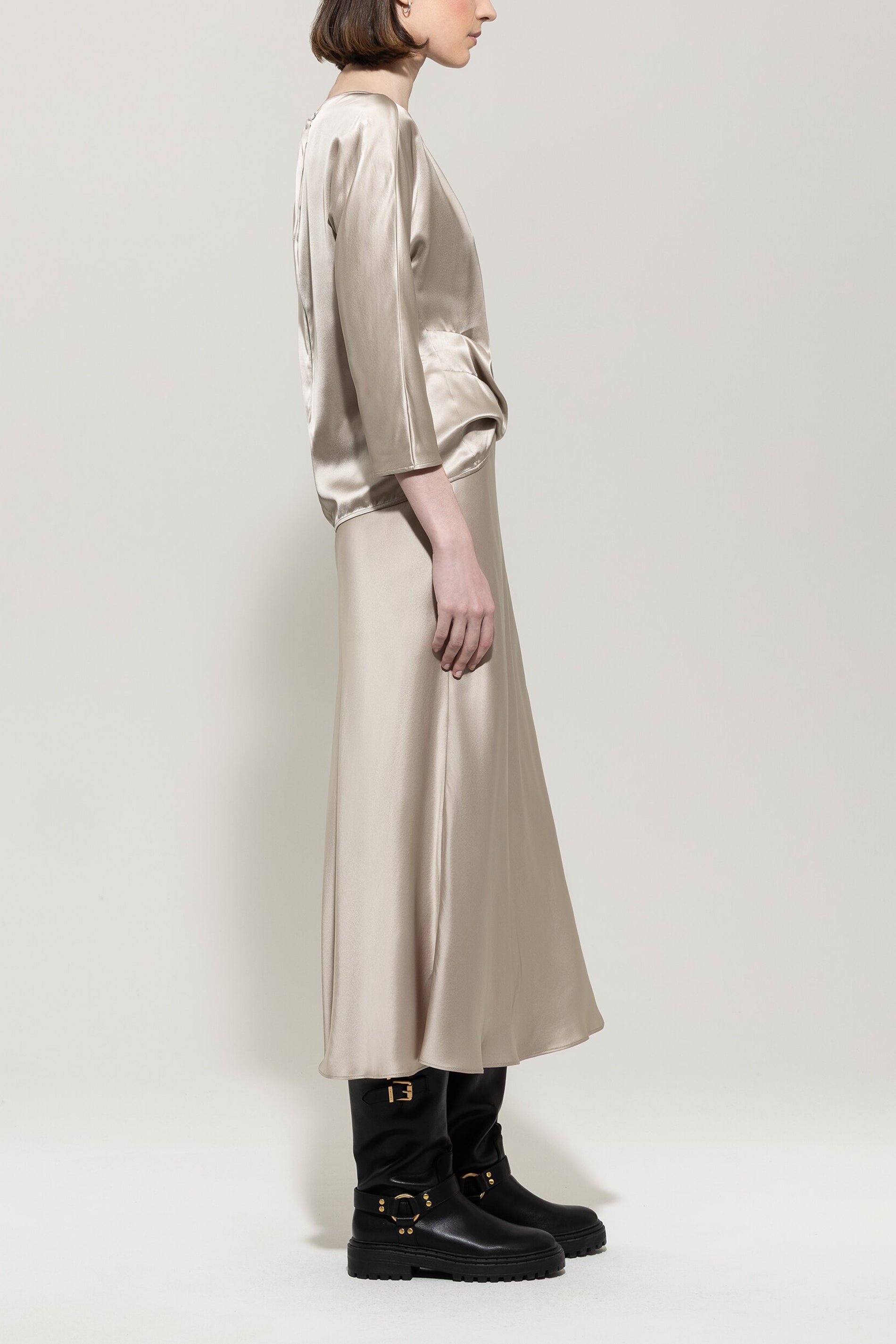 Seidenbluse mit Kimonoarm - oyster - Standard | Model Seite