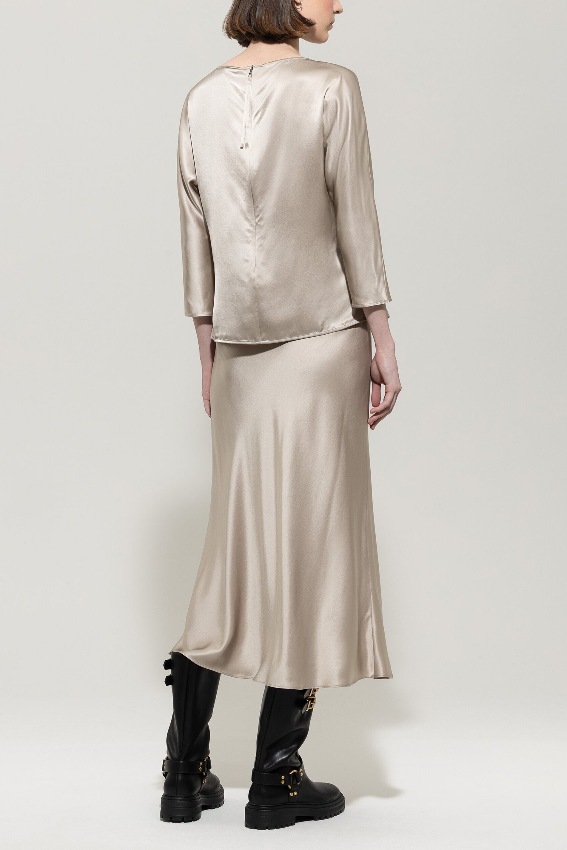 Seidenbluse mit Kimonoarm - oyster - Standard | Model Rück