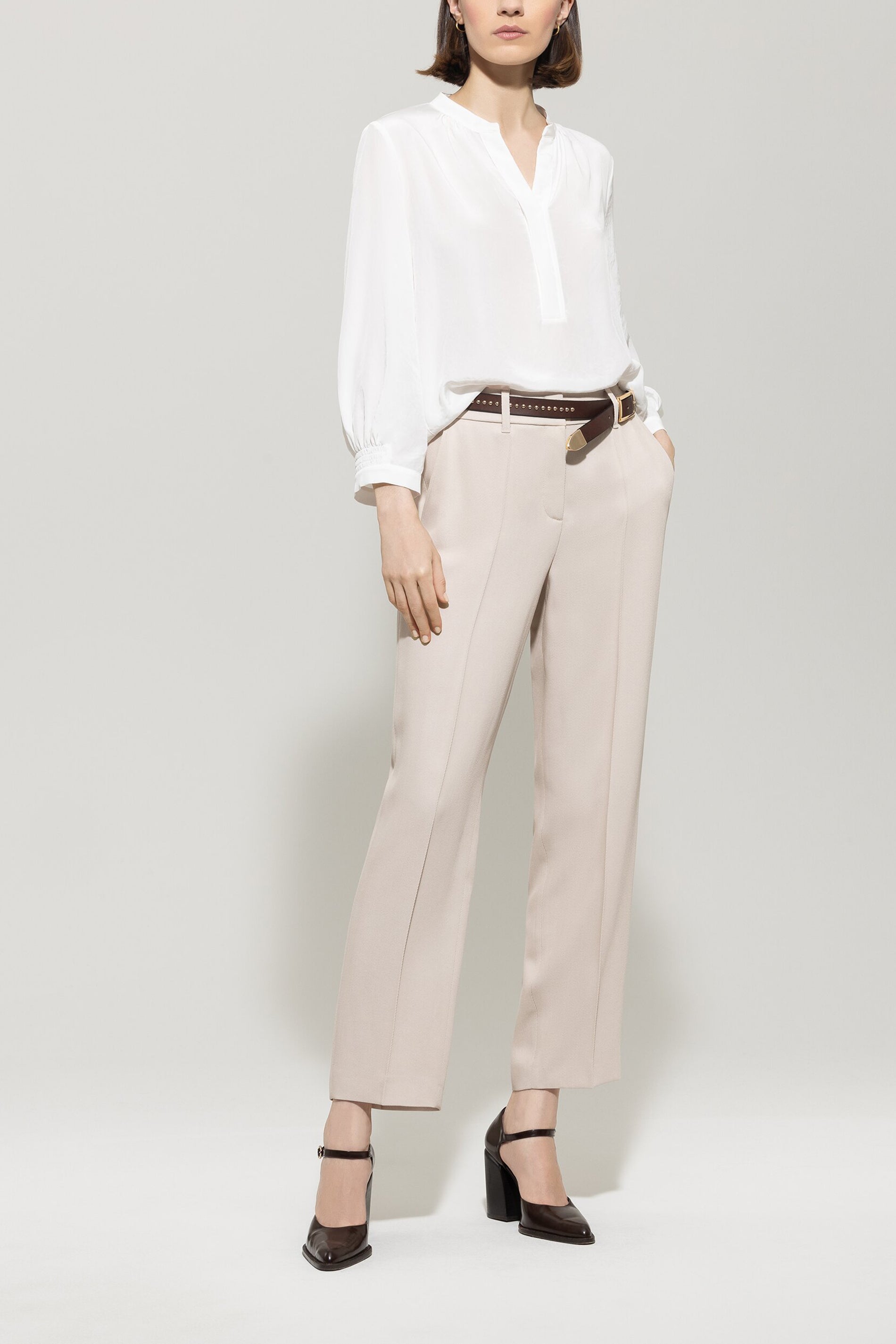 Bluse mit Smokdetail - off white - Standard | Model Front