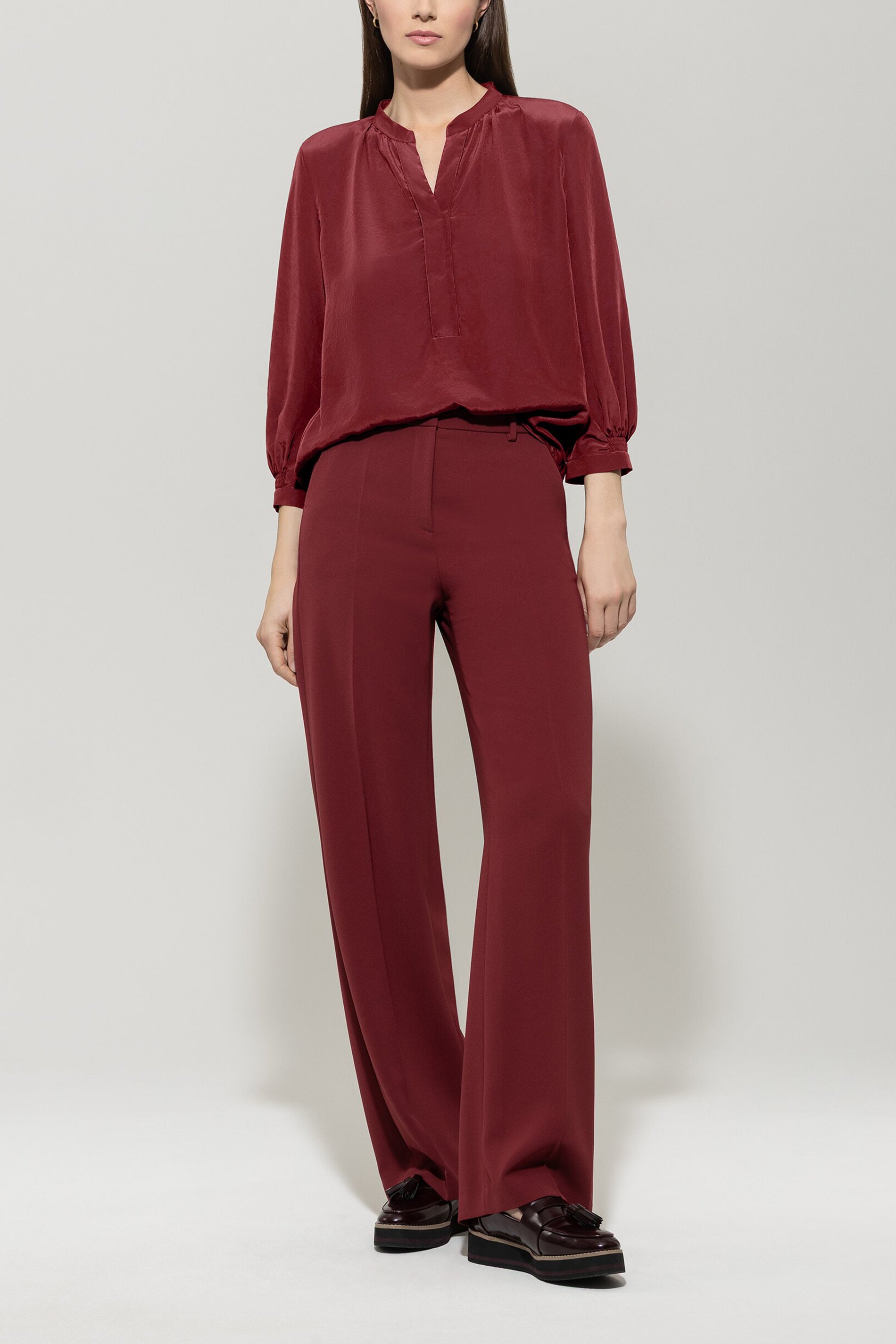 Bluse mit Smokdetail - berry red - Standard | Model Front