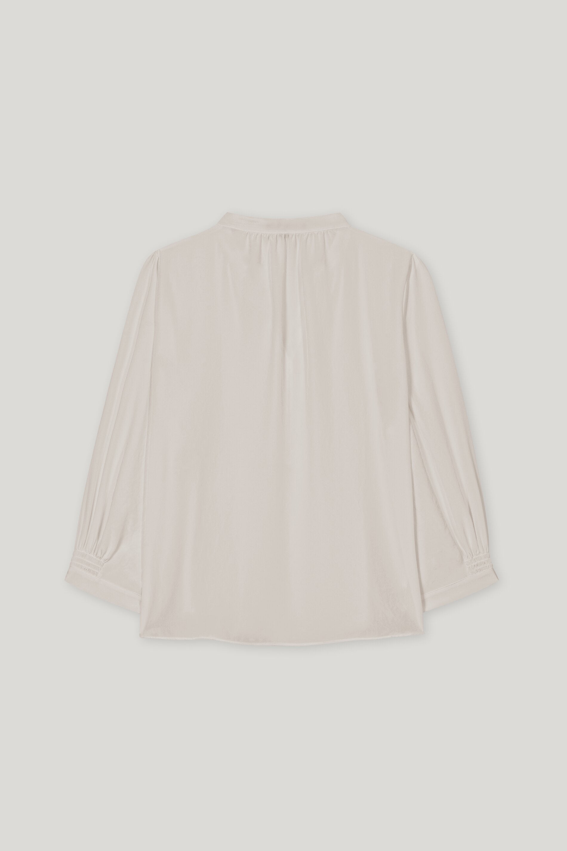 Bluse mit Smokdetail - oyster - Standard | Artikel Rück