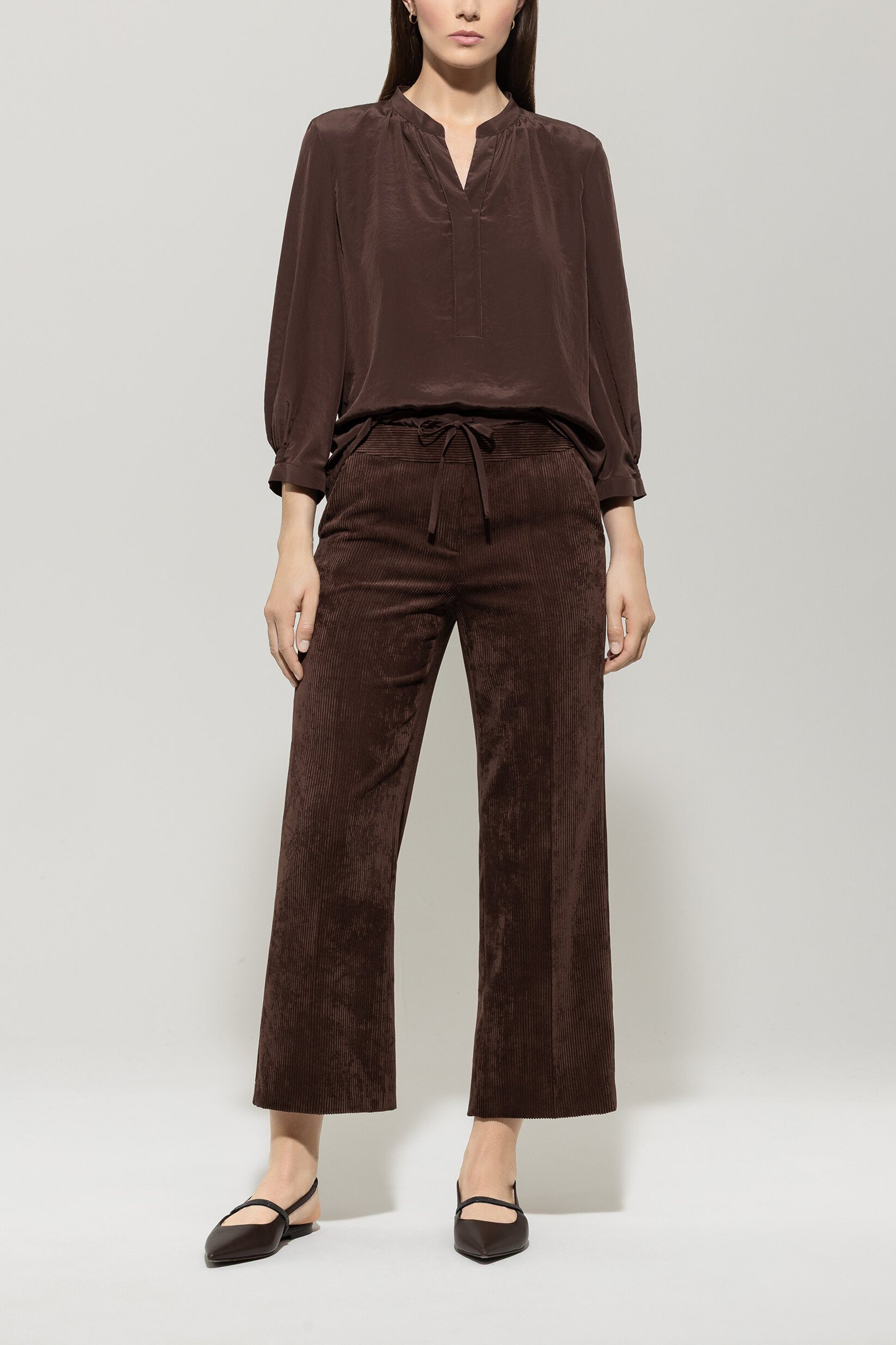 Bluse mit Smokdetail - espresso - Standard | Model Front