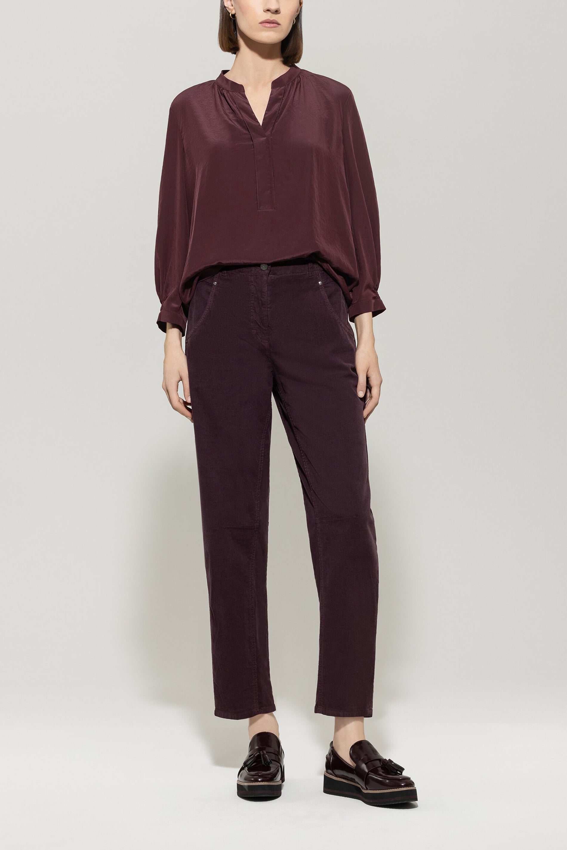 Bluse mit Smokdetail - burgundy - Standard | Model Front