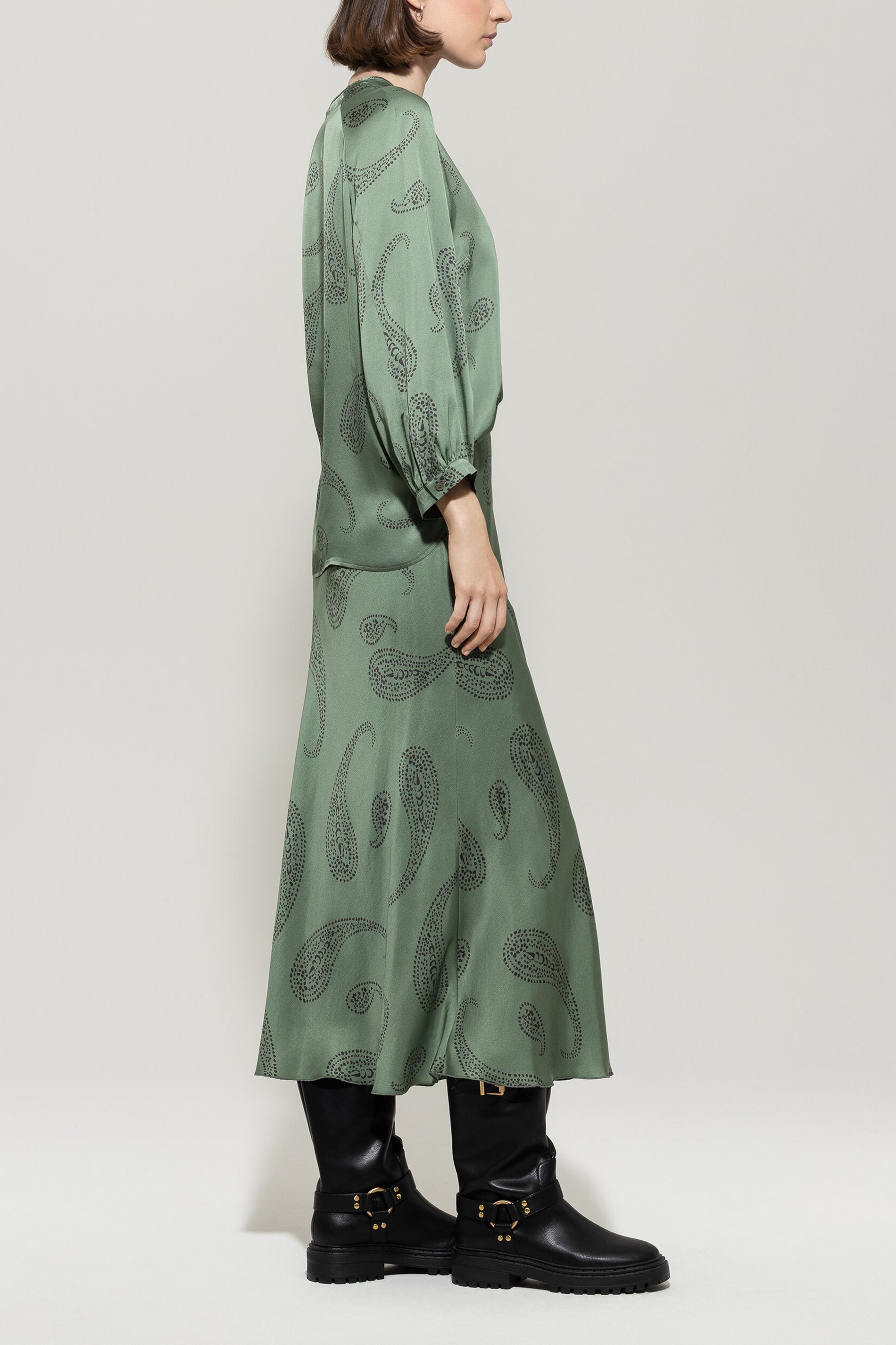 Blusenshirt mit Paisley-Print - salbei - Standard | Model Seite