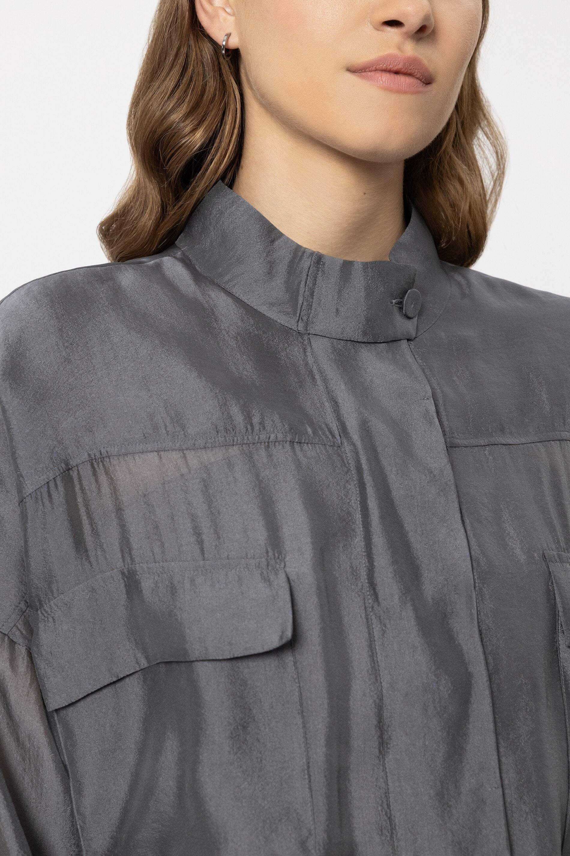 Overshirt-Bluse mit Stehkragen - platin - Standard | Model Detail