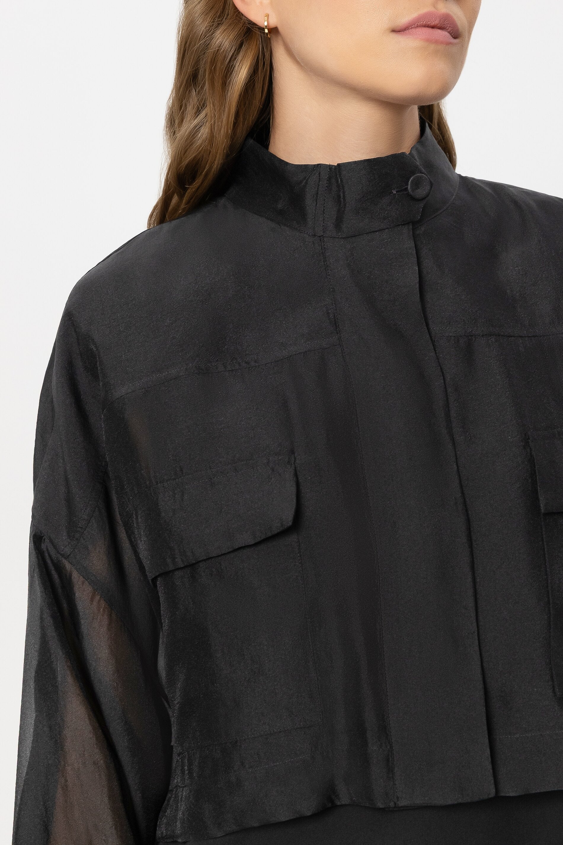 Overshirt-Bluse mit Stehkragen - black - Standard | Model Detail