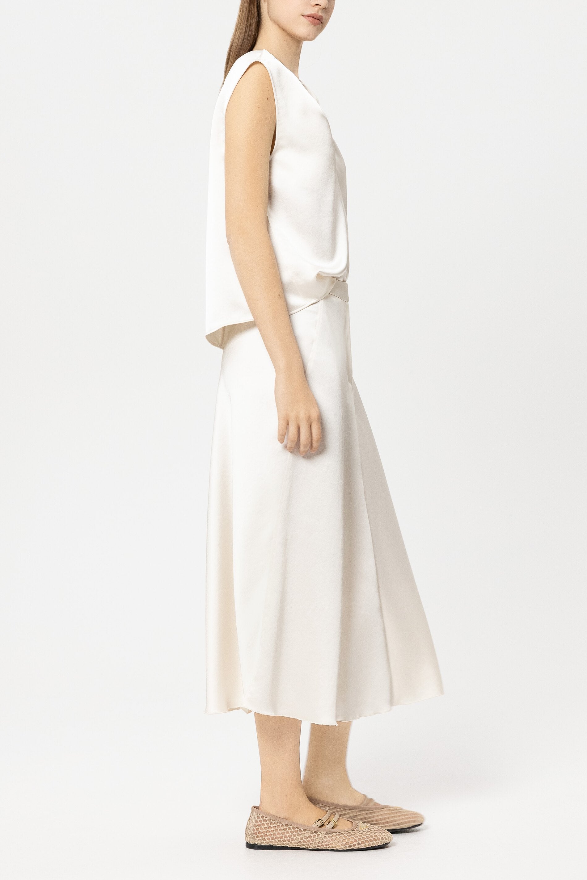 Satin-Top mit Knotendetail - cream - Standard | Model Seite