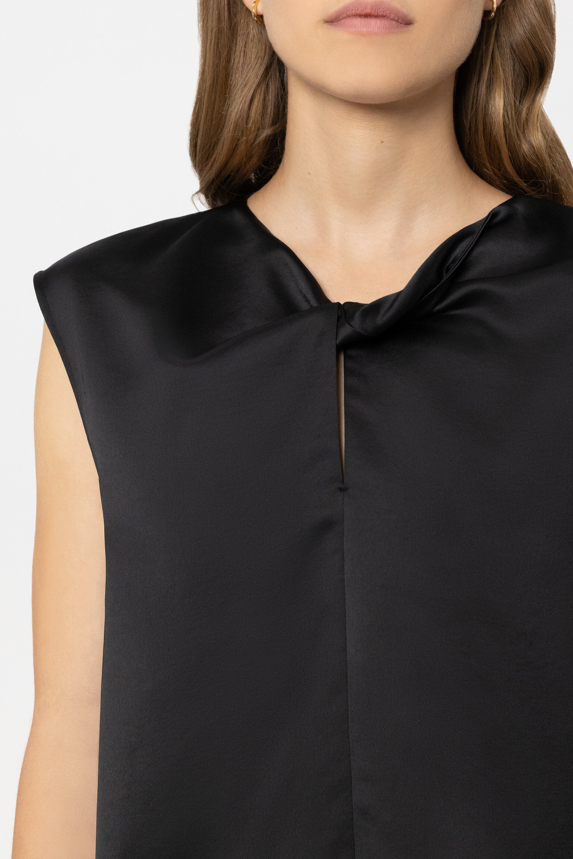Satin-Top mit Knotendetail - pure black - Standard | Model Detail