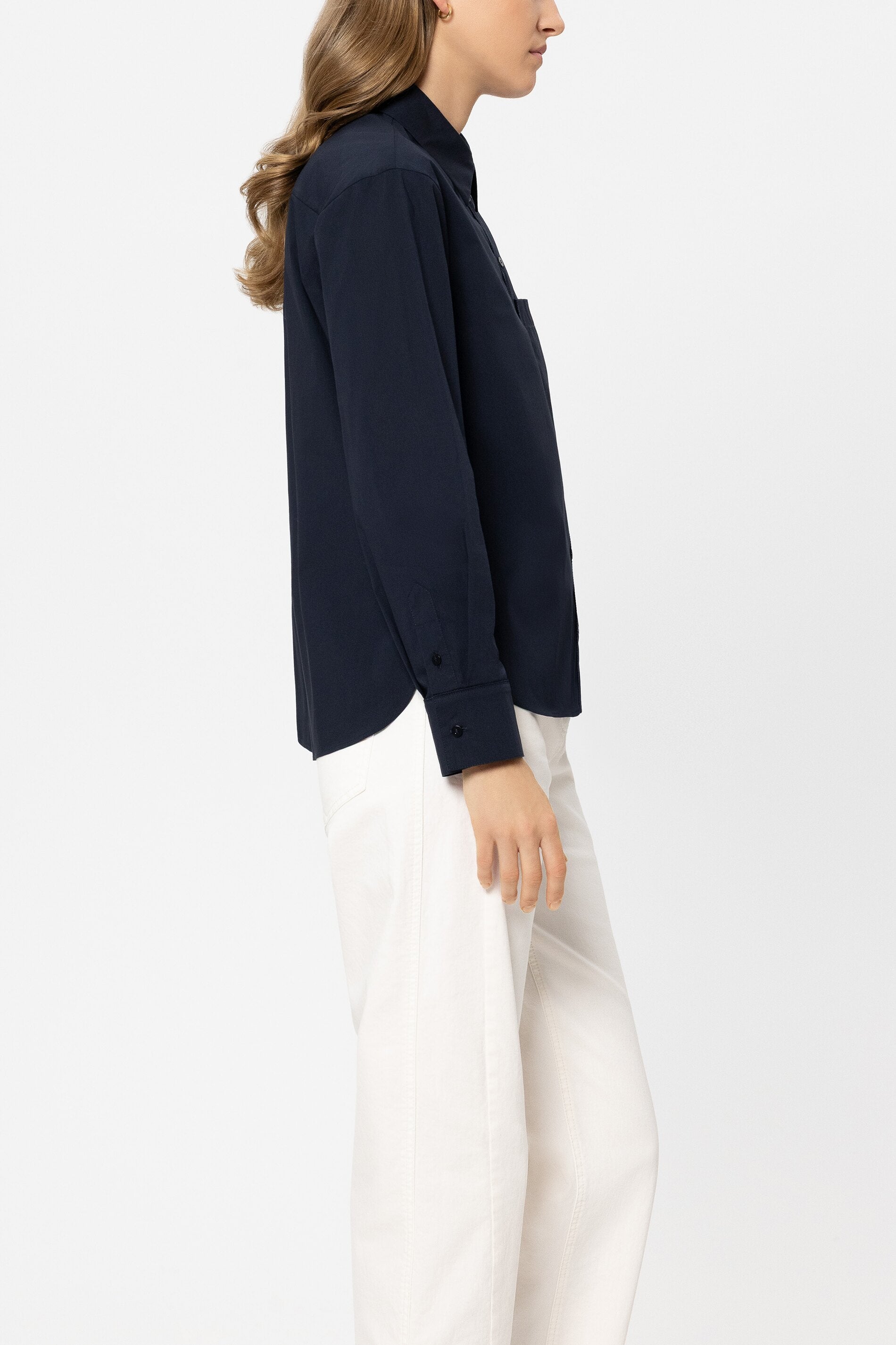 Hemdbluse mit Ajour-Stickerei - navy blue - Standard | Model Seite