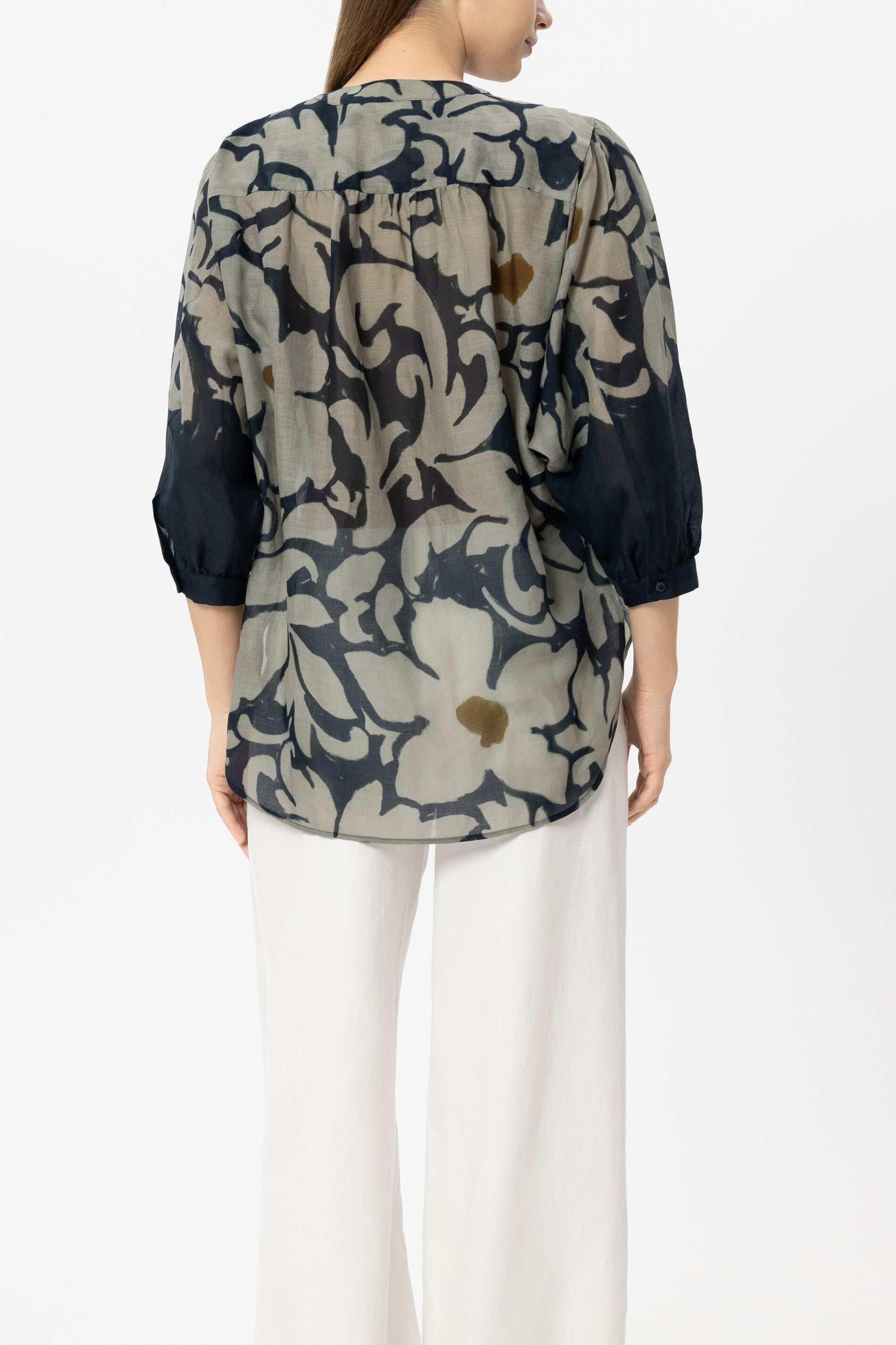 Bluse mit Flower-Print - tinted blue / multi - Standard | Model Rück