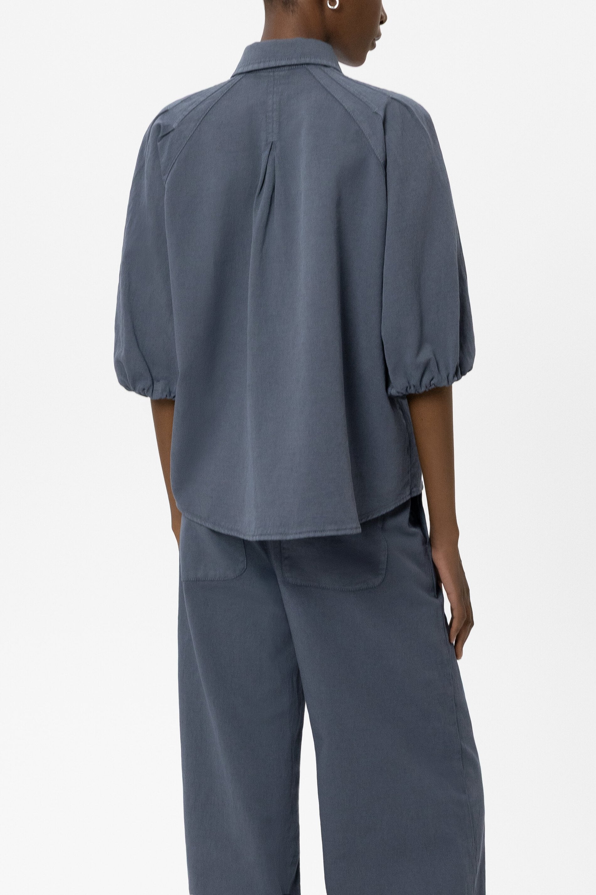 Bluse aus Leinen-Mix - tinted blue - Standard | Model Rück