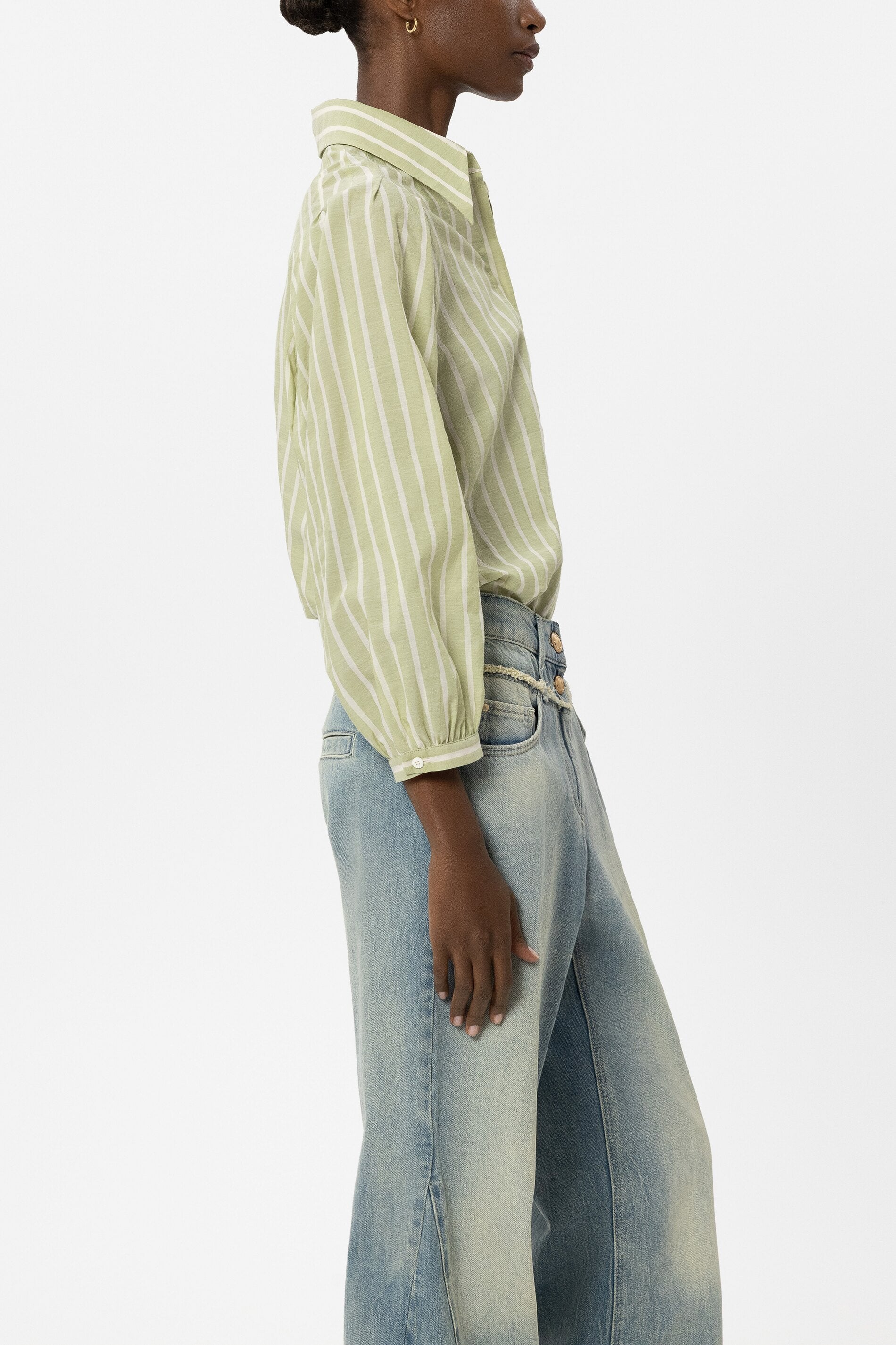 Hemdbluse mit Voile-Stripe - moss green / milk - Standard | Model Seite