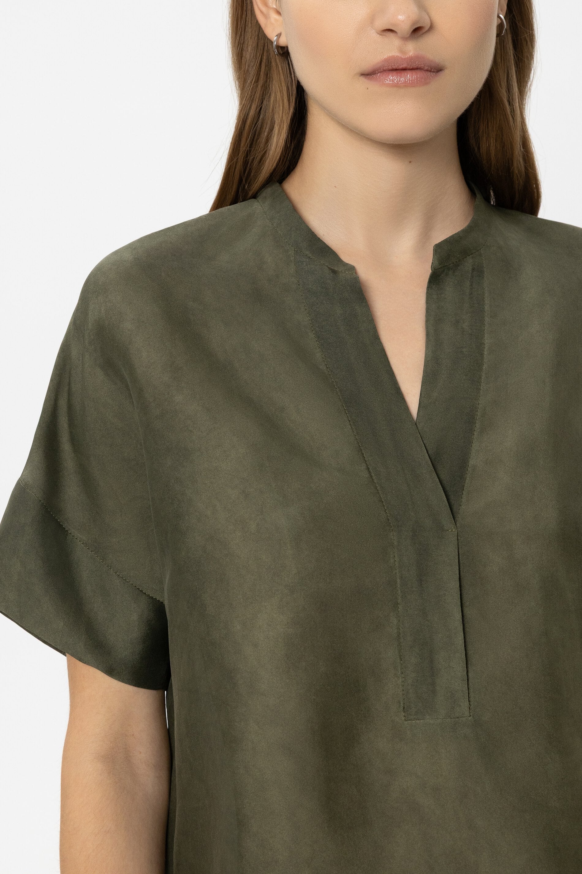 Tunika aus Seiden-Mix - khaki - Standard | Model Detail