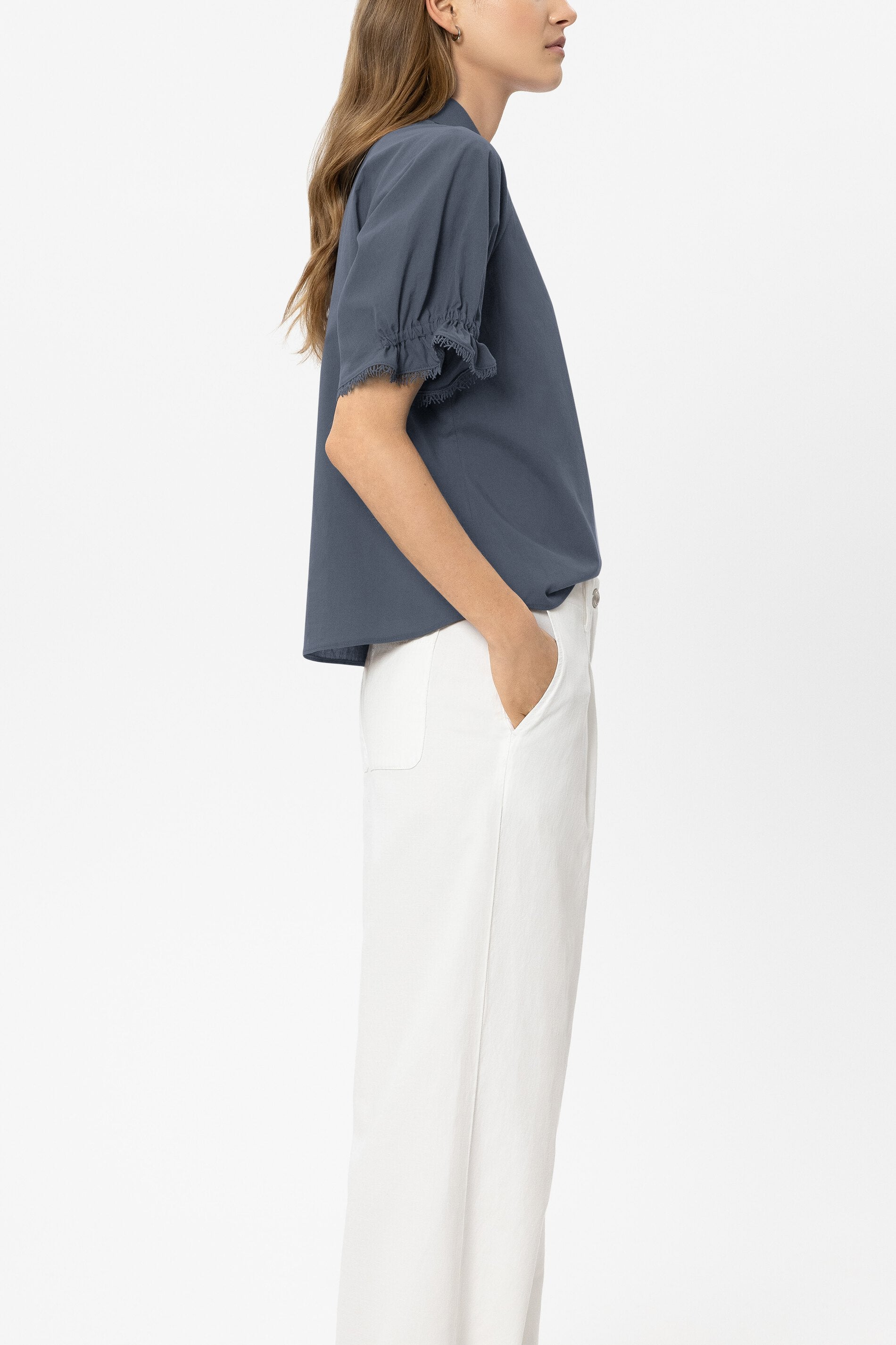 Bluse aus Baumwollvoile - tinted blue - Standard | Model Seite