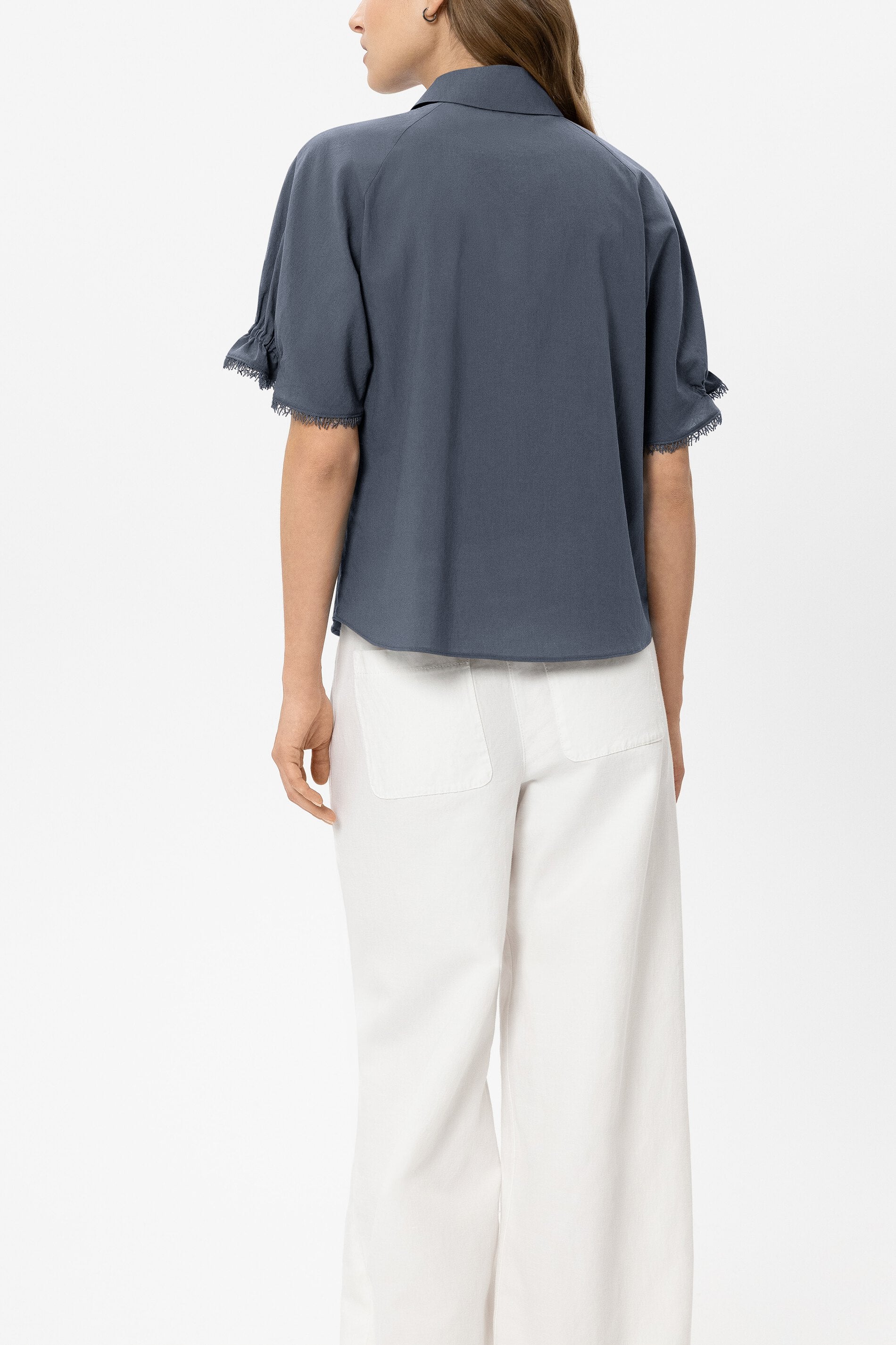 Bluse aus Baumwollvoile - tinted blue - Standard | Model Rück