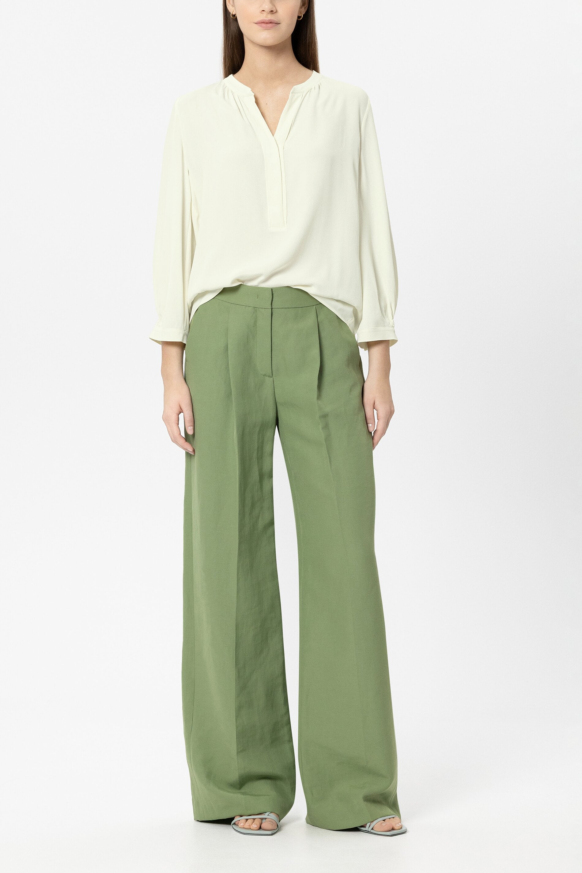 Tunika aus Seiden-Mix - pistachio - Standard | Model Front