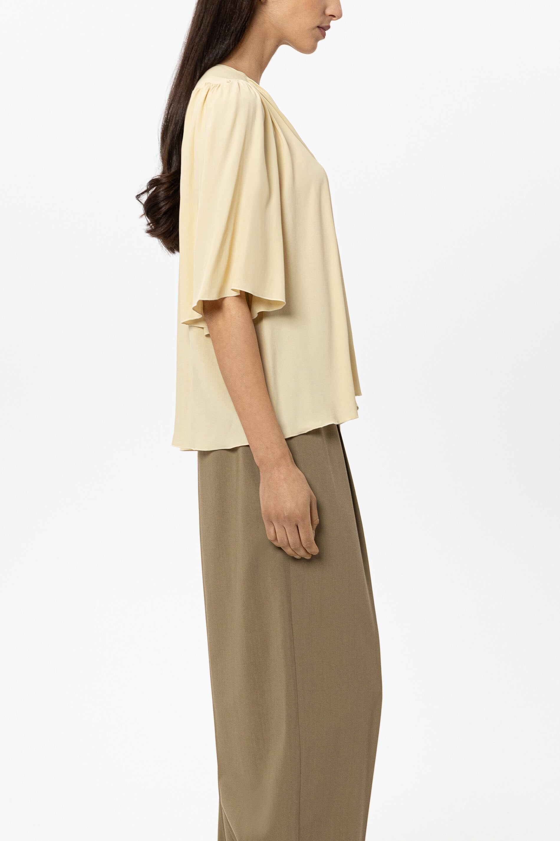 Bluse aus Seiden-Mix - butter yellow - Standard | Model Seite