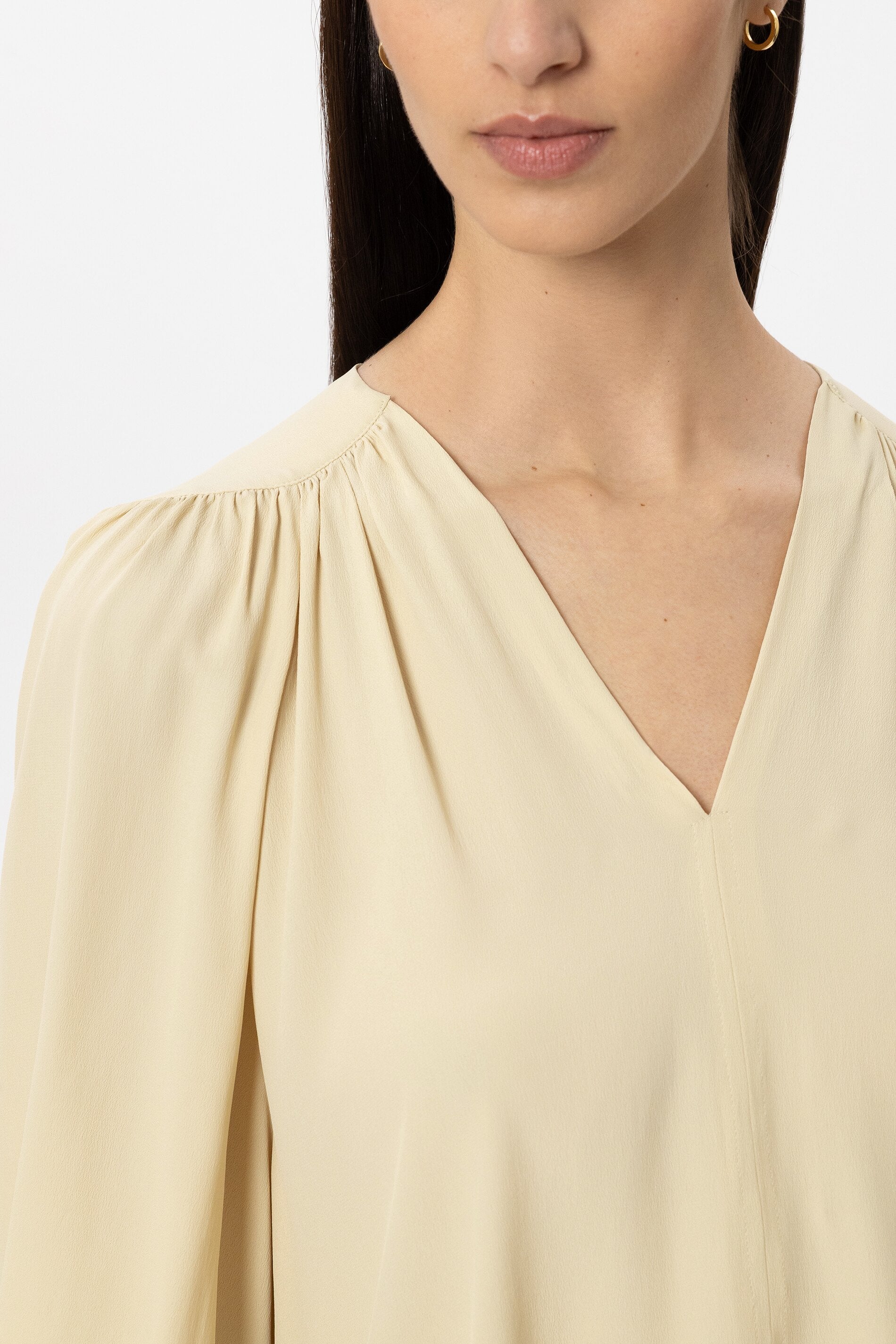 Bluse aus Seiden-Mix - butter yellow - Standard | Model Detail