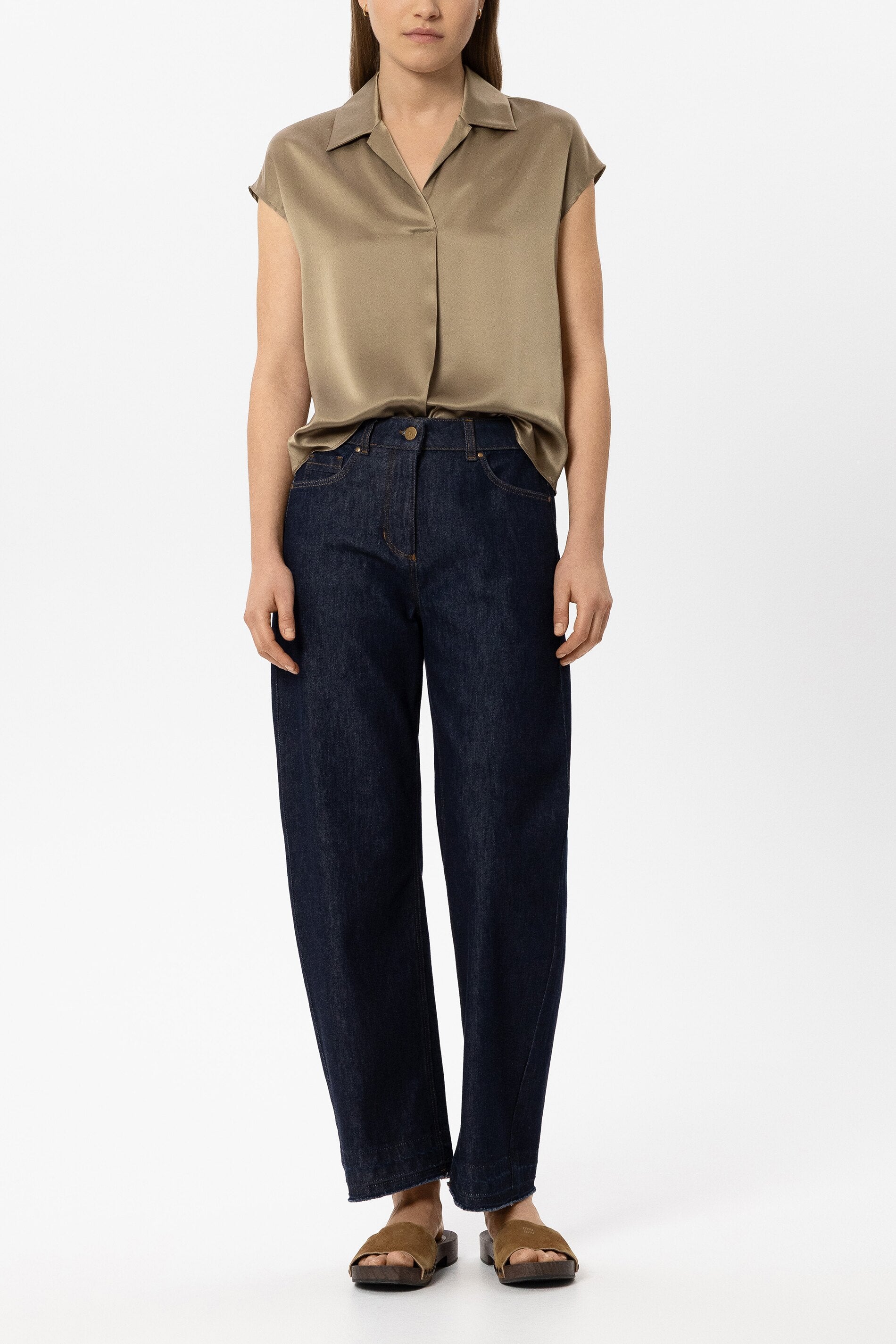 Kurzarm-Seidenbluse - salbei - Standard | Model Front